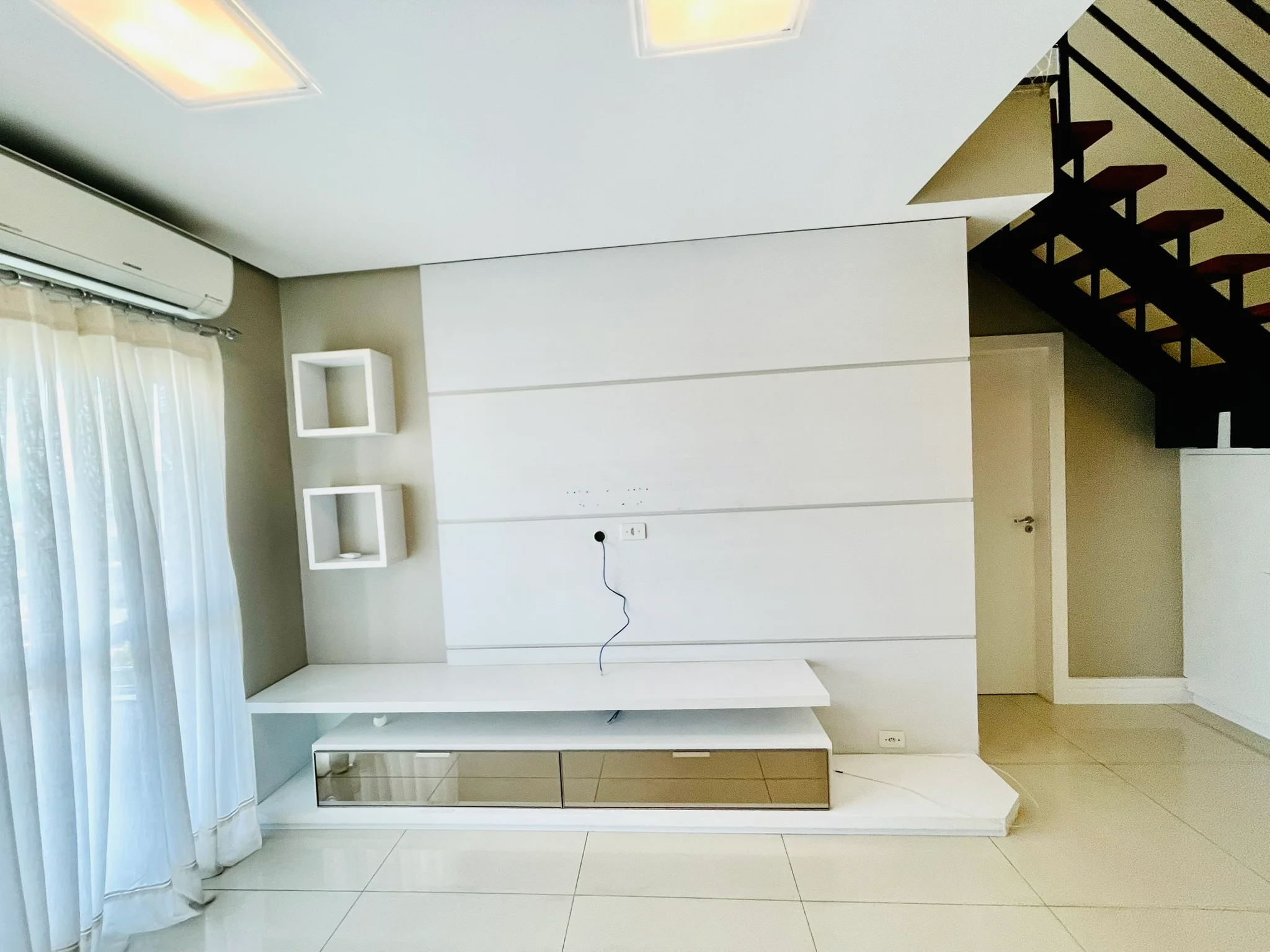 Cobertura duplex com 3 dormitórios no Condomínio Monte Castelo em  Taubaté/SP. 