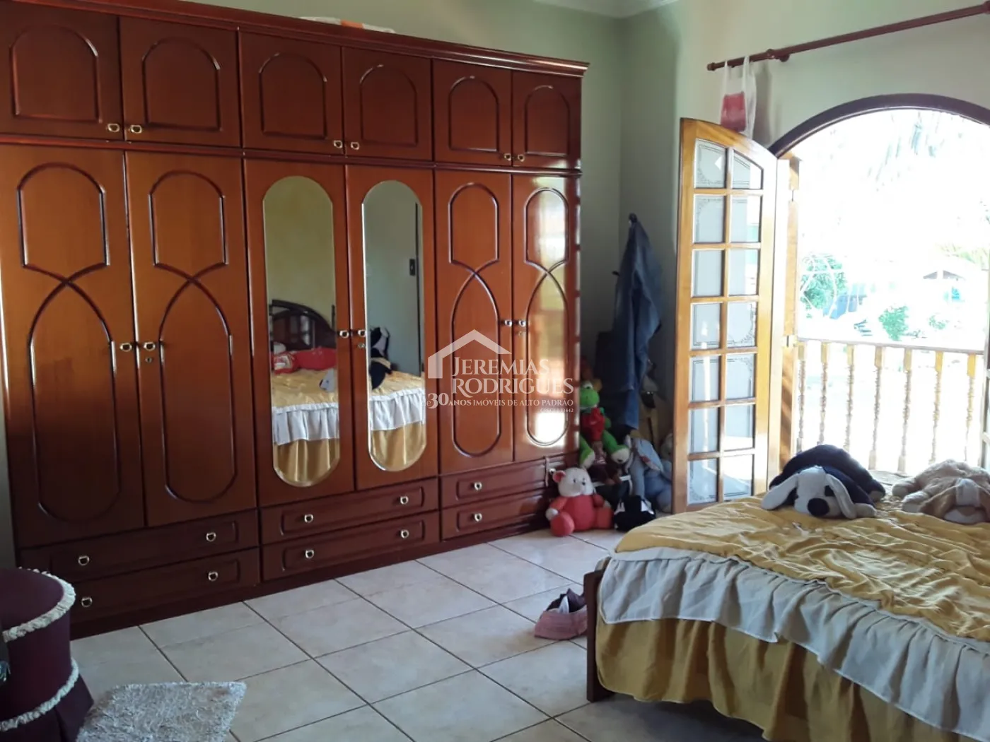 Casa sobradada à venda com 3 dormitórios no bairro Jardim Morumby em Taubaté/SP