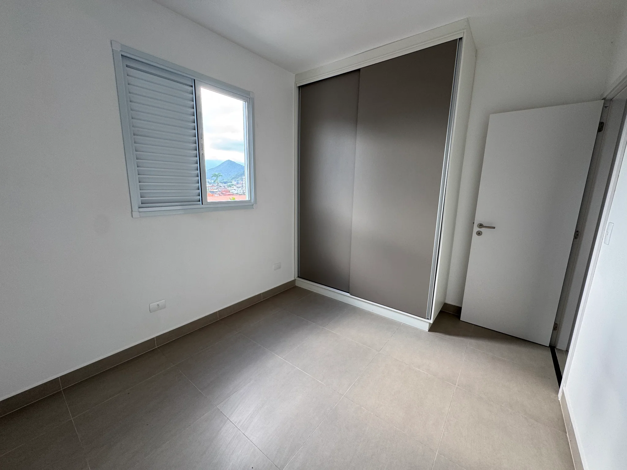 Apartamento à venda com 3 dormitórios, 127 m² no Edifício Eduarda em Ubatuba/SP. 