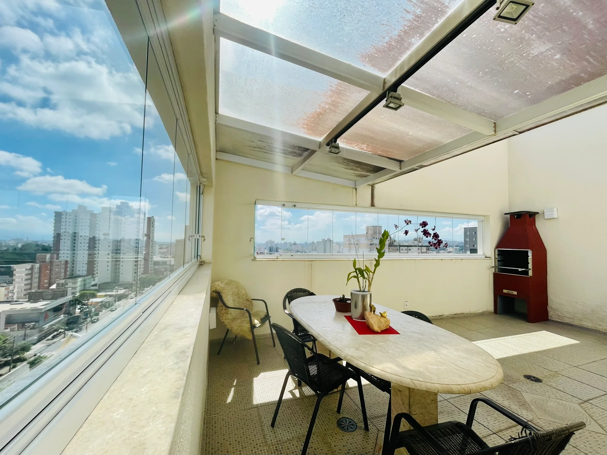 Cobertura duplex à venda no Edifício San Paolo em Taubaté/SP. 