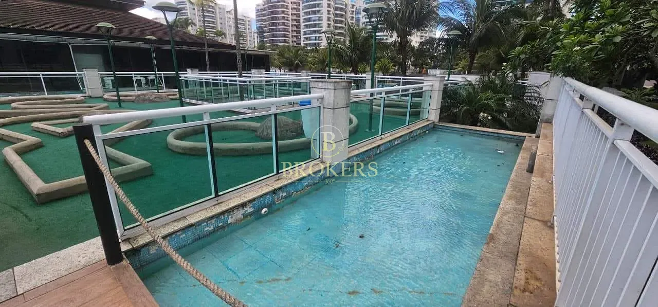Oportunidade - Avenida Embaixador Abelardo Bueno - Barra Olímpica. Varanda, 2 quartos sendo 1 suíte