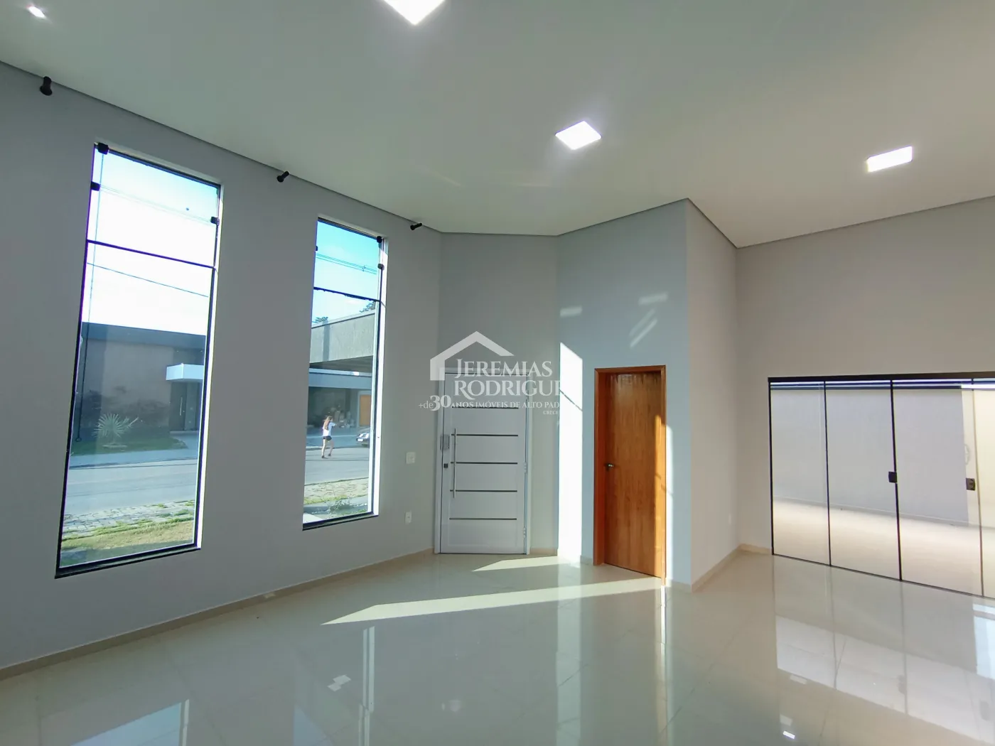 Casa à venda com 3 dormitórios no Condomínio Morada do Visconde em Tremembé/SP.