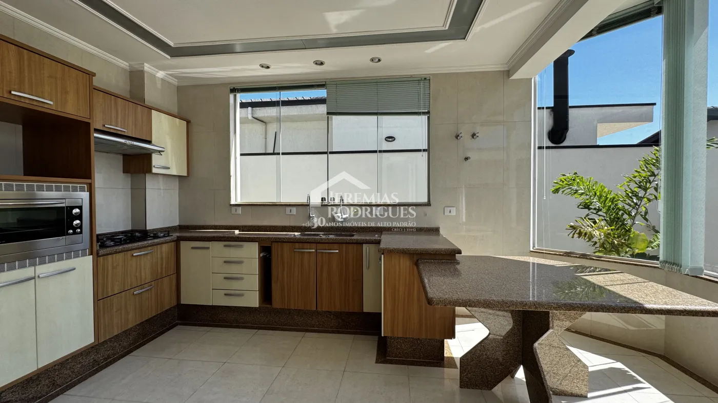 Casa para venda com 4 suítes no Condomínio Real Ville em Pindamonhangaba/SP