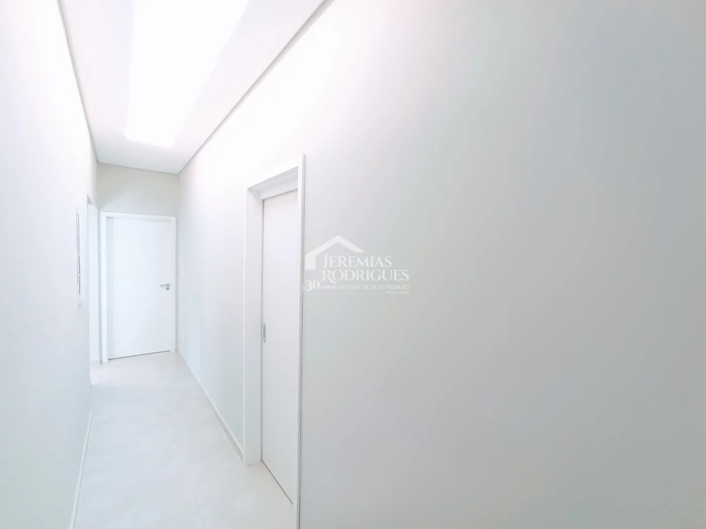 Casa à venda com 3 suítes no Condomínio Ouro Ville em Taubaté/SP