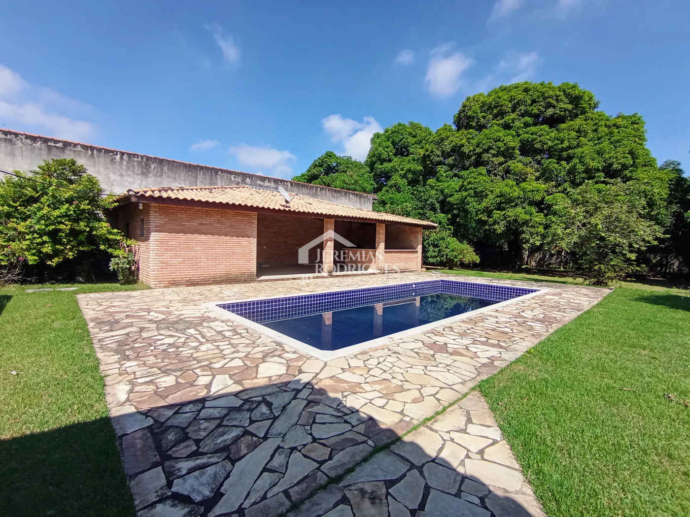 Chácara para locação com 4 dormitórios no bairro Jardim Carlota em Moreira Cesar/SP