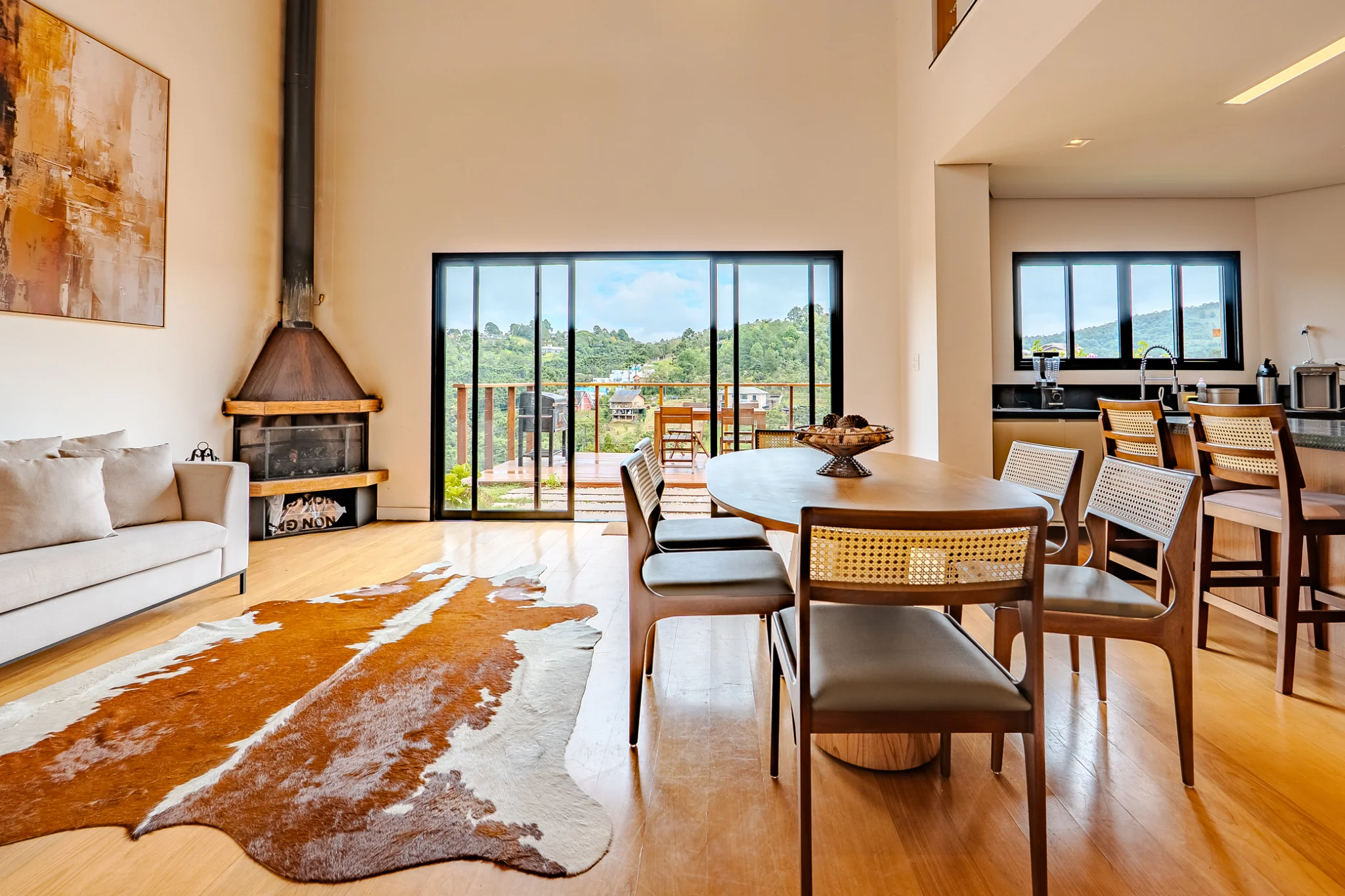 Casa à venda com 4 suítes no Condomínio Beverly Hills em Campos do Jordão/SP. 