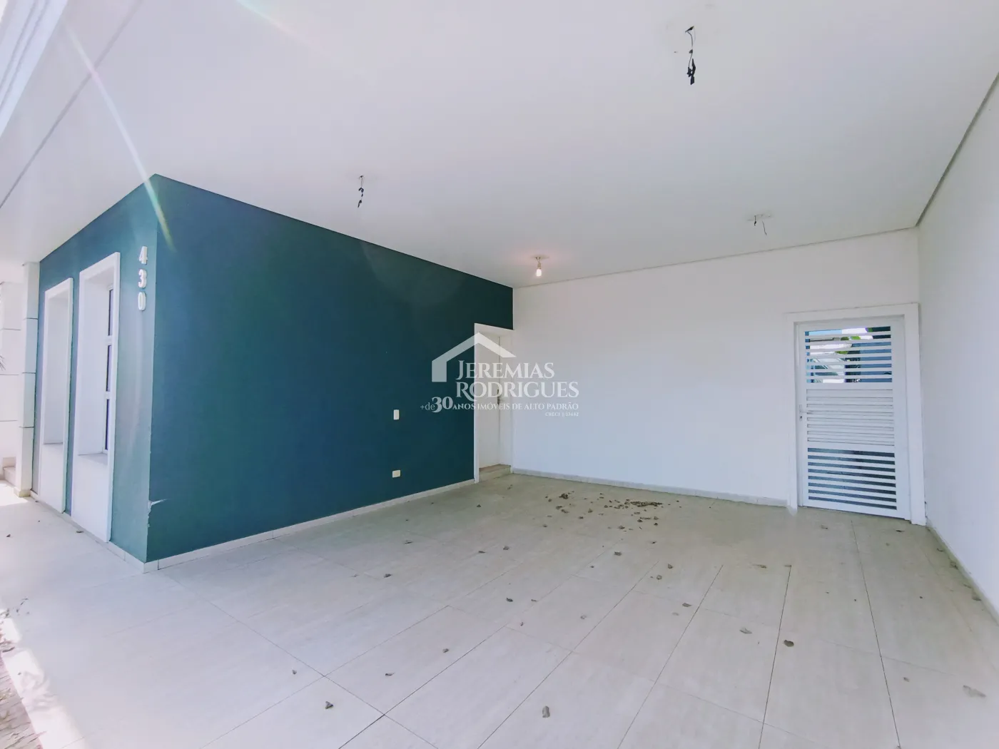 Casa para venda e locação com 4 suítes no Condomínio Taubaté Village em Taubaté/SP.