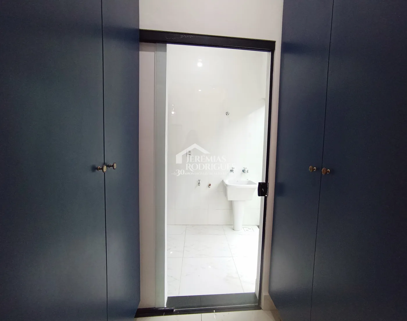 Casa para venda e locação com 3 dormitórios, no Condomínio Colonial Village II em Pindamonhangaba/SP