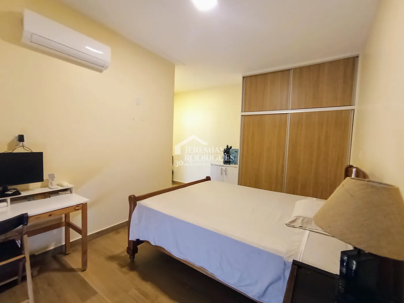 Casa para venda com 2 dormitórios no Residencial Charles Schineider em Taubaté/SP