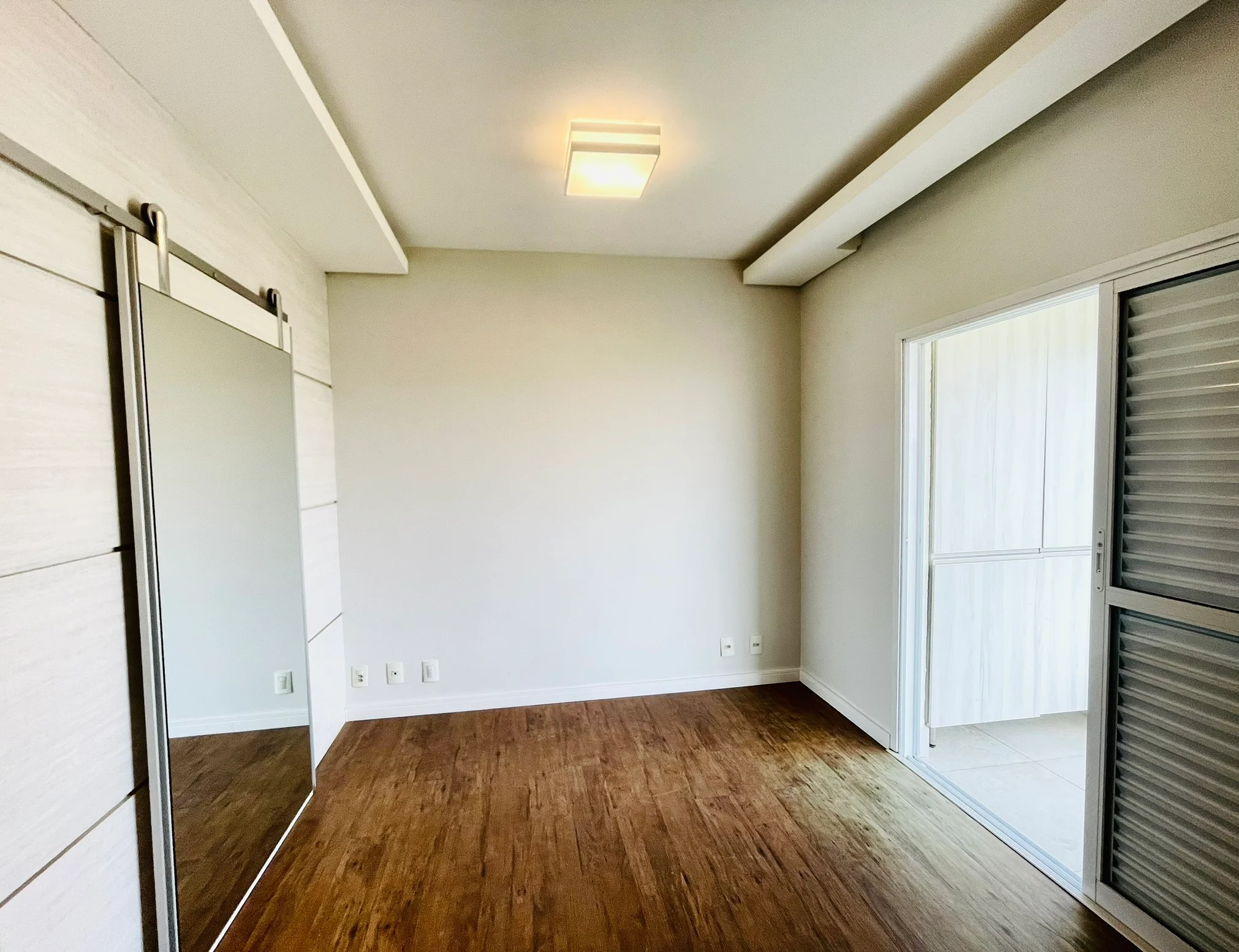 Cobertura duplex com 3 dormitórios no Condomínio Monte Castelo em  Taubaté/SP. 