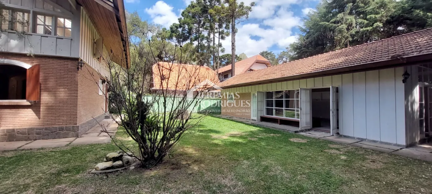 Casa com 3 dormitórios no Bairro Capivari - Campos do Jordão/SP