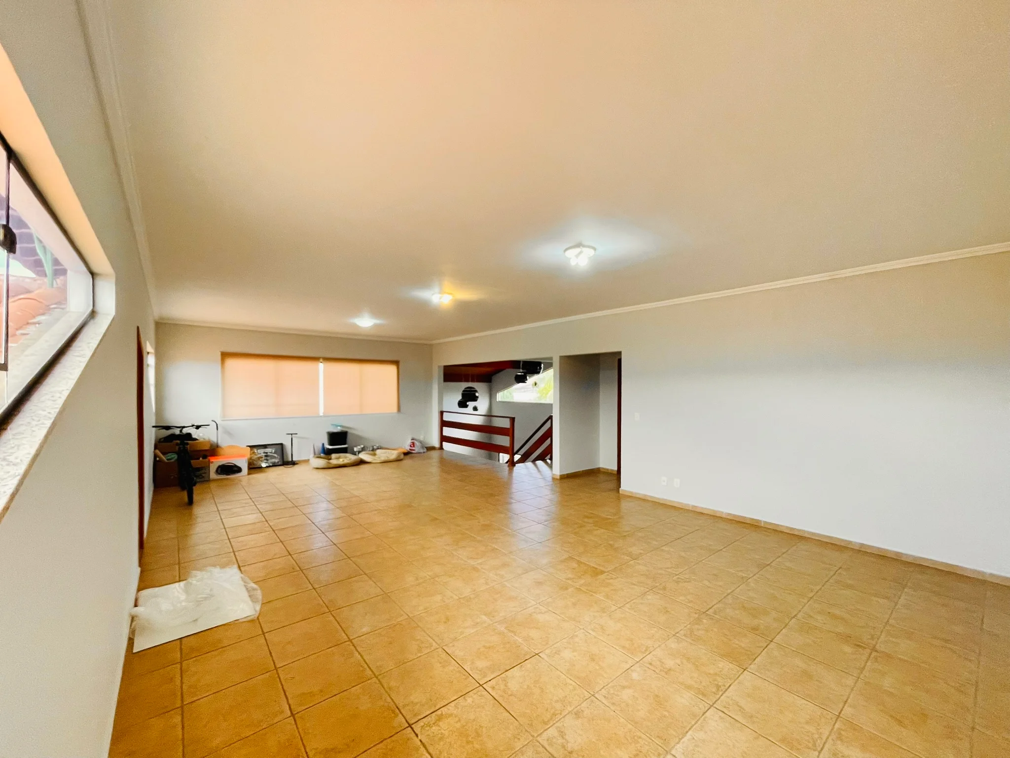 Casa à venda com 4 dormitórios no Condomínio Colonial Village I em Pindamonhangaba/SP. 