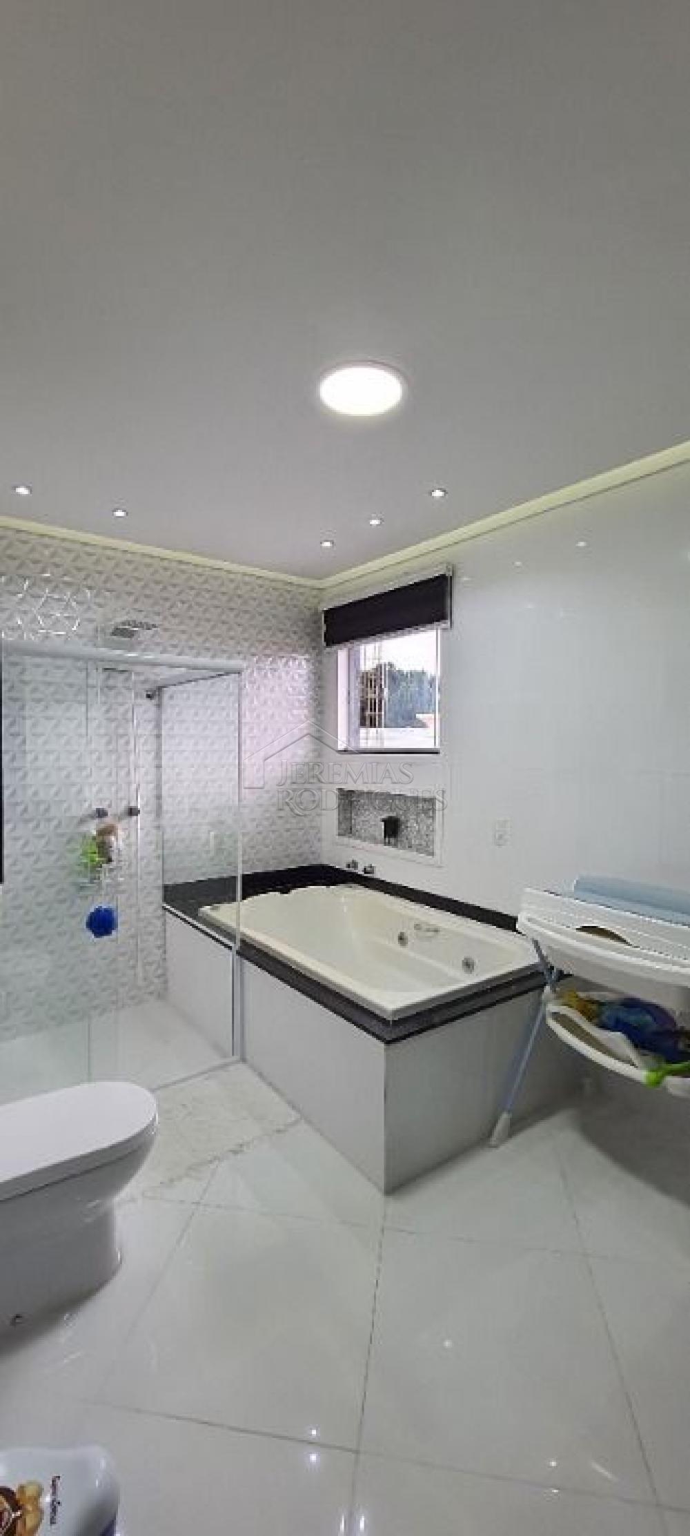 Casa à venda com 3 suítes no Condomínio Parque das Araucárias em Tremembé/SP.