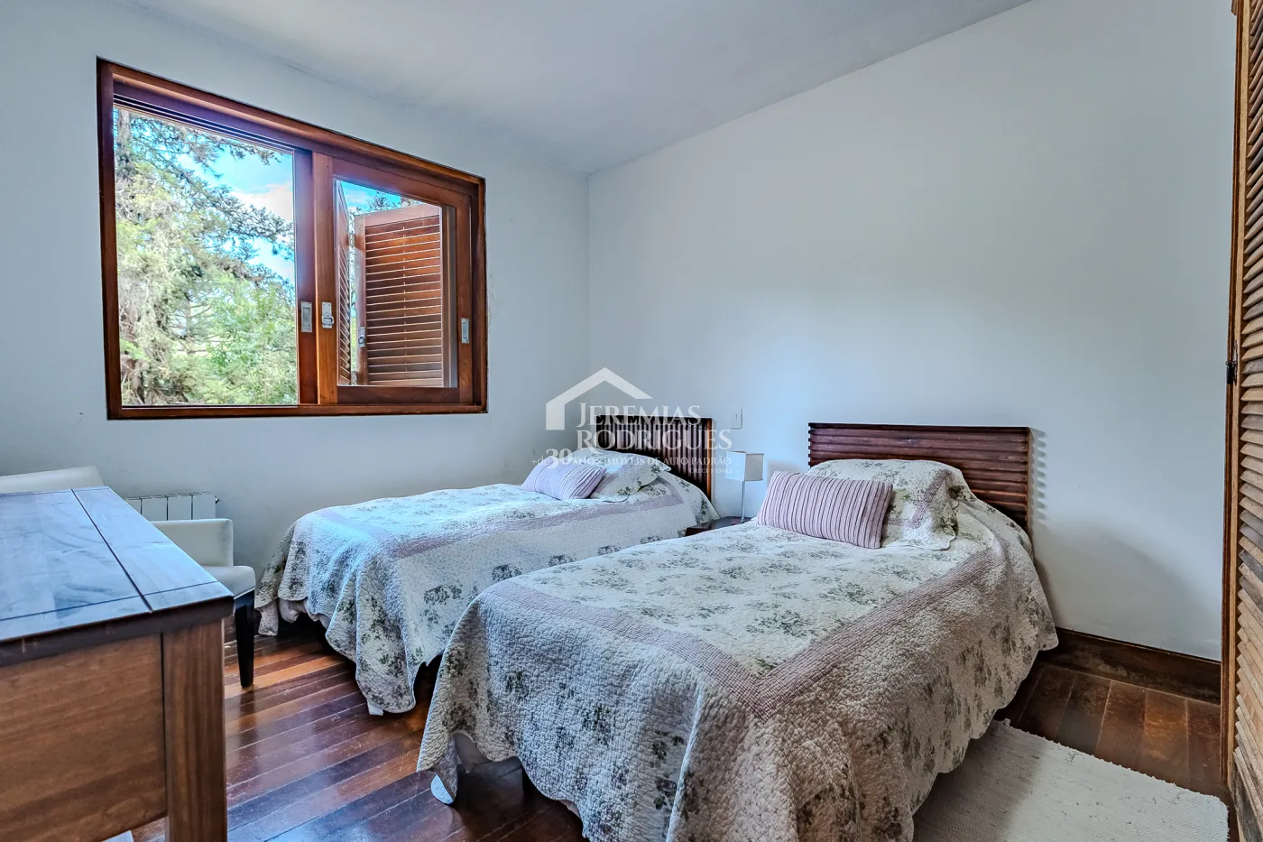 Casa para venda com 5 suítes no Condomínio Villandry em Campos do Jordão/SP