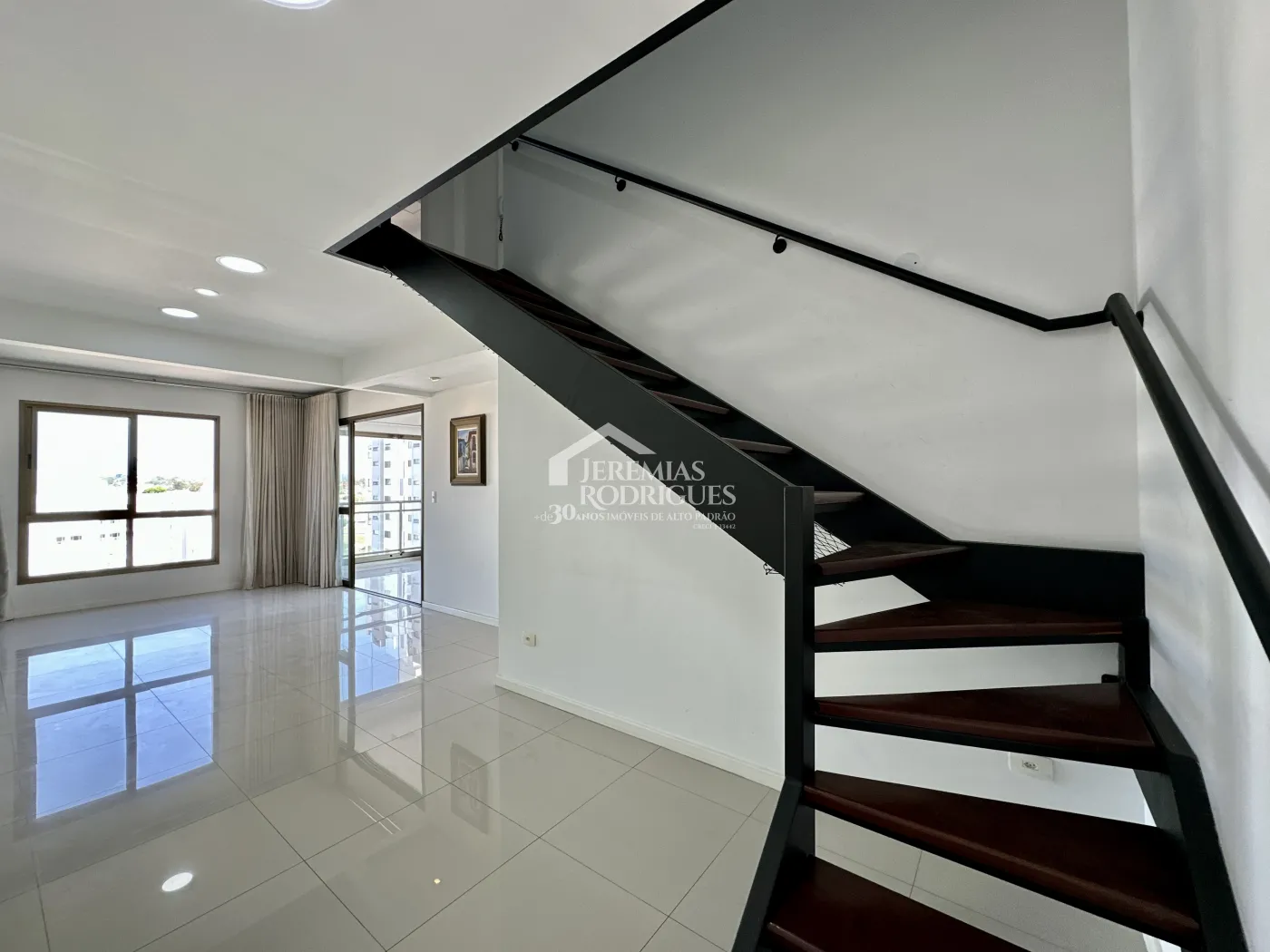 Apartamento com 3 dormitórios, 125 m² - Edifício Jabuticabeiras - Taubaté/SP.