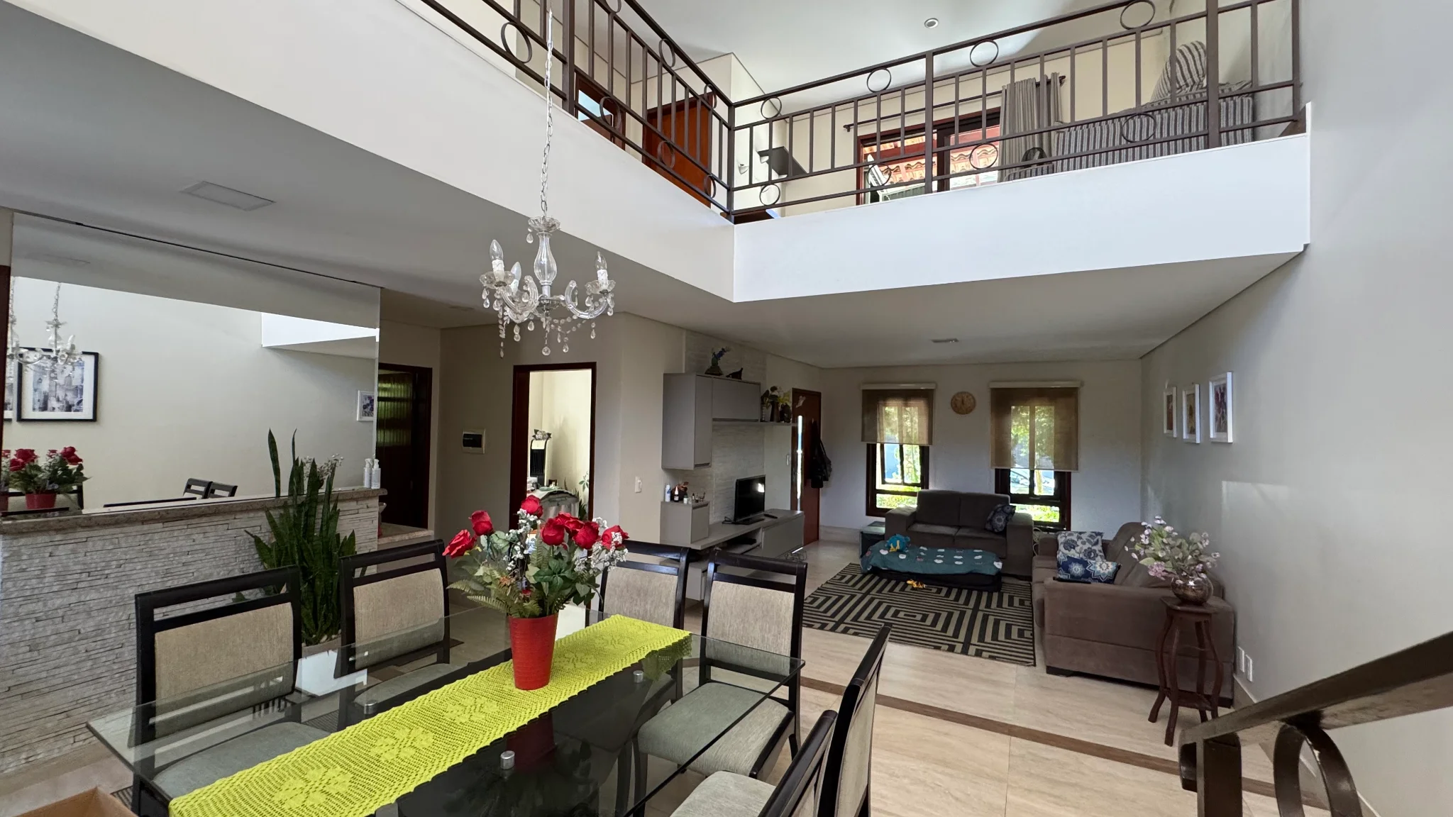 Casa e terreno á venda no Condomínio Campos do Conde III em Tremembé/SP.