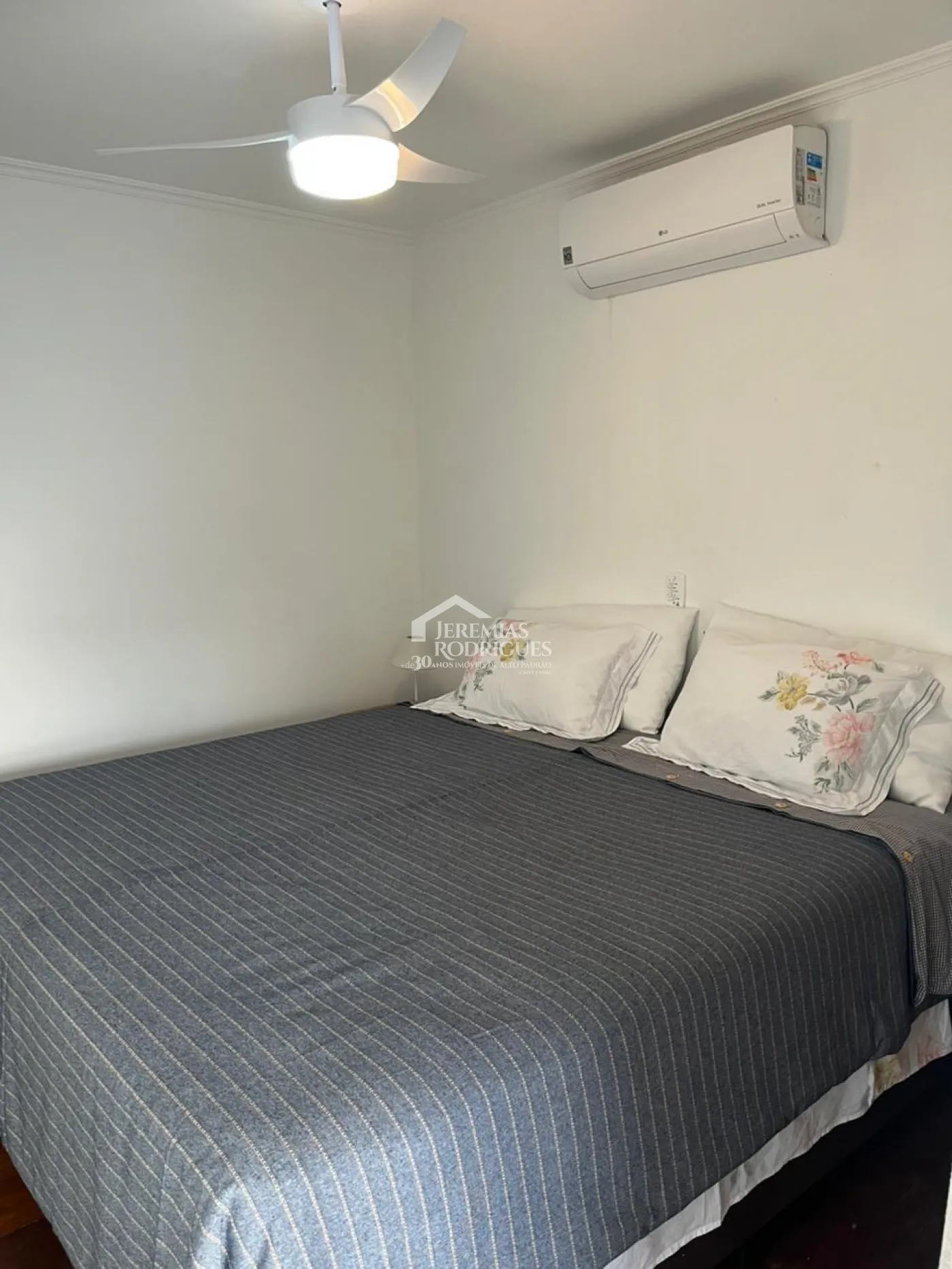 Apartamento duplex à venda com 3 dormitórios, 194 m² no Condomínio Lauro Rezende em Ubatuba/SP.