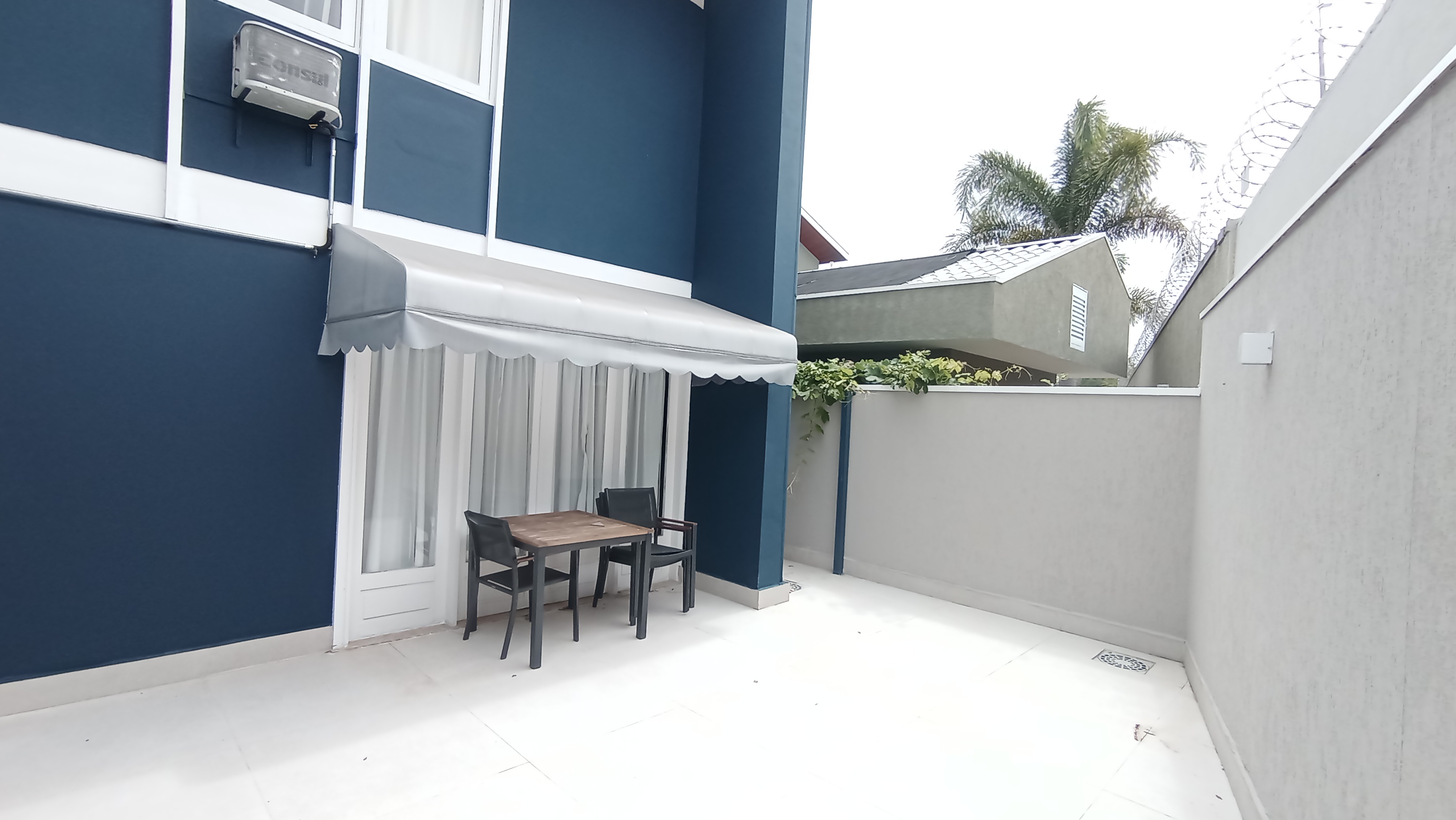 Casa à venda com 3 dormitórios no Condomínio Portal do Sol em Tremembé/SP.