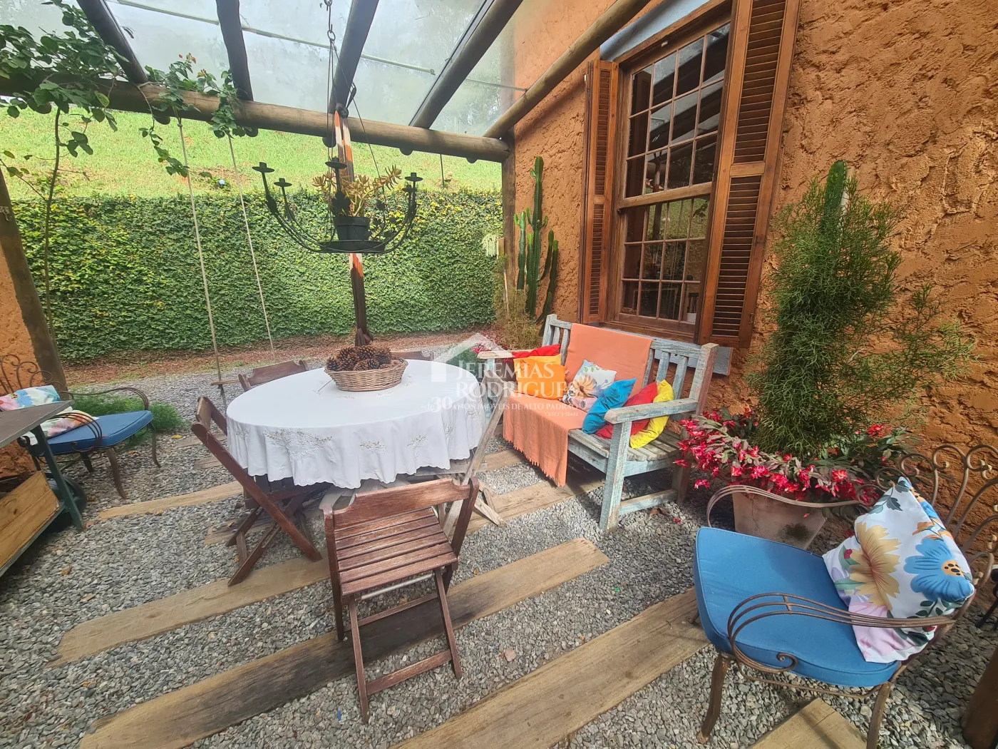 Chácara à venda com 400 m² no bairro Santa Cruz em Santo Antônio do Pinhal/SP.