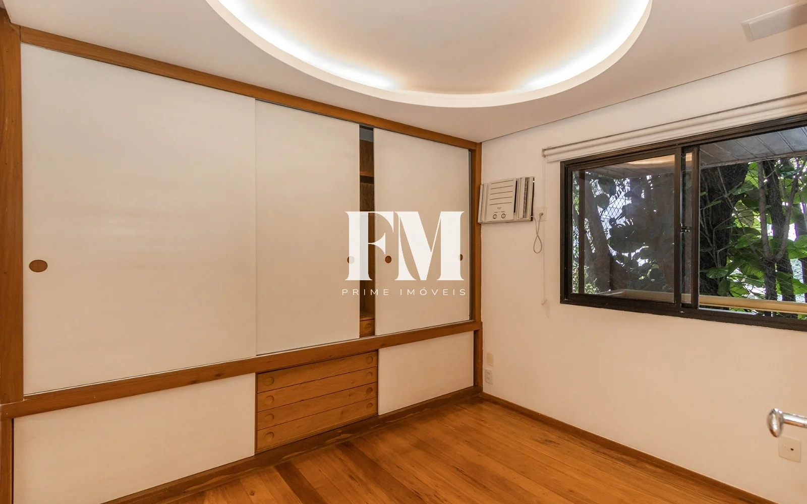 Leblon | Rua Aperana | 2 Quartos (1 Suíte) | 79m² com Varanda e Vaga a Poucos Metros da Praia - foto 24
