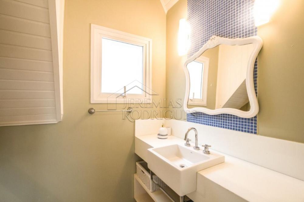 Casa à venda com 7 dormitórios no bairro Recanto das Araucárias em Campos do Jordão/SP.