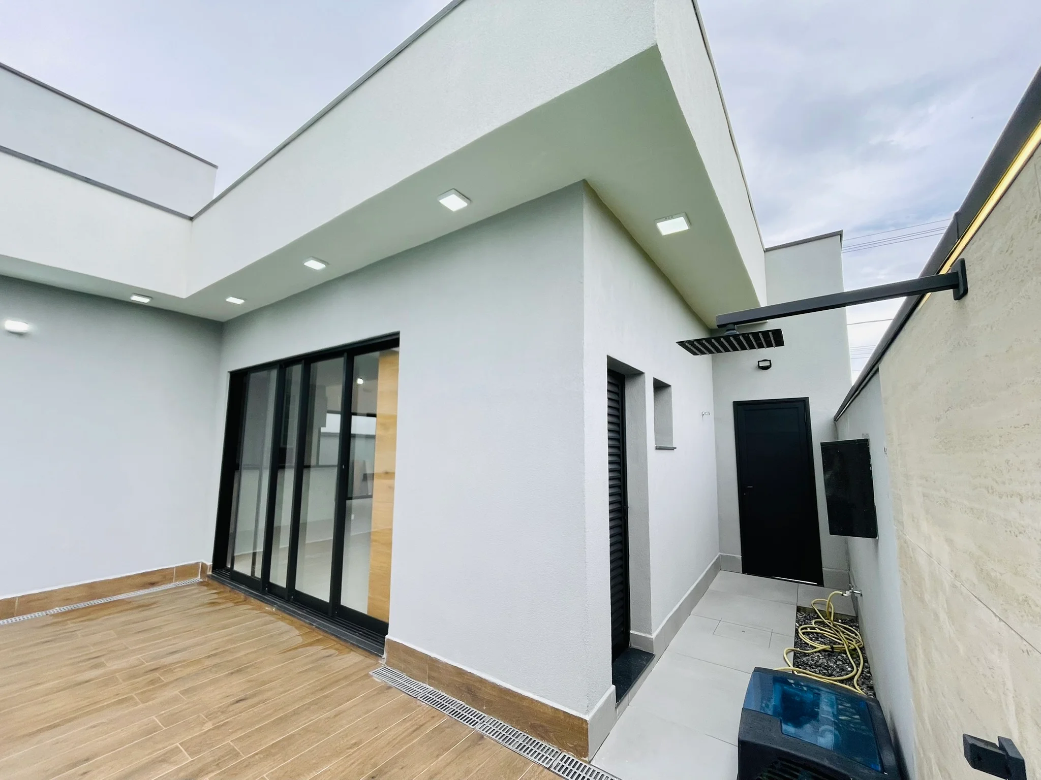 Casa à venda com 4 dormitórios no Condomínio Ouro Ville em Taubaté/SP.