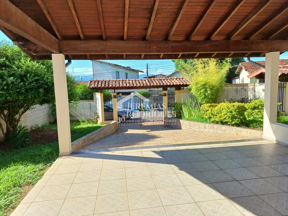 Casa com 3 quartos, 223 m², venda por R$670.000 - Campo Alegre - Pindamonhangaba/SP