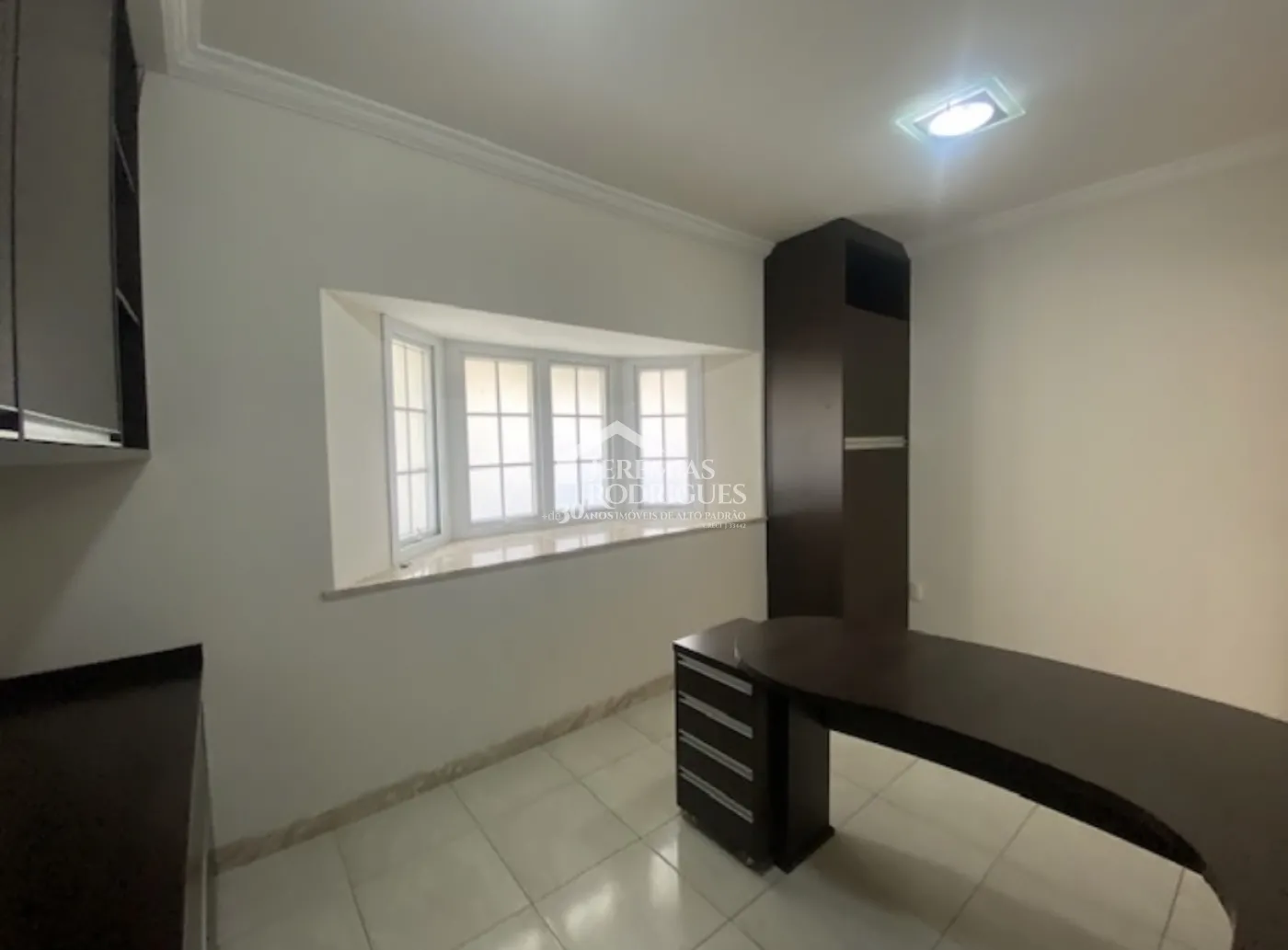 Sobrado com 5 dormitórios, 300 m² - Condomínio Taubaté Village - Taubaté/SP