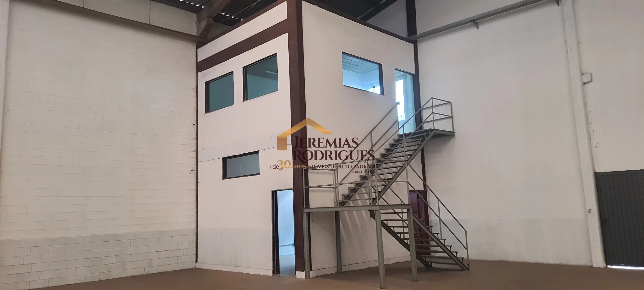 Galpão comercial para alugar em Pindamonhangaba/SP.