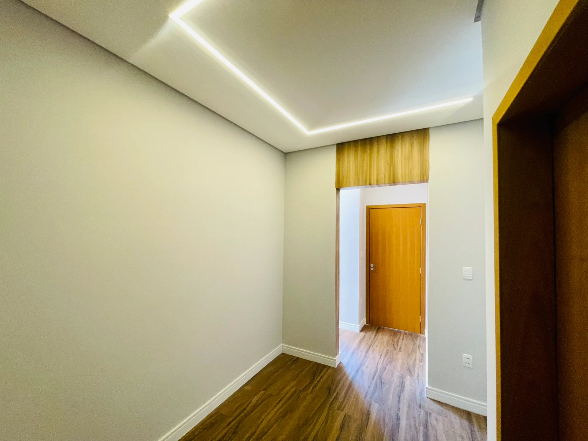 Casa para venda e locação com 3 dormitórios no Condomínio Terras do Vale em Caçapava/SP. 