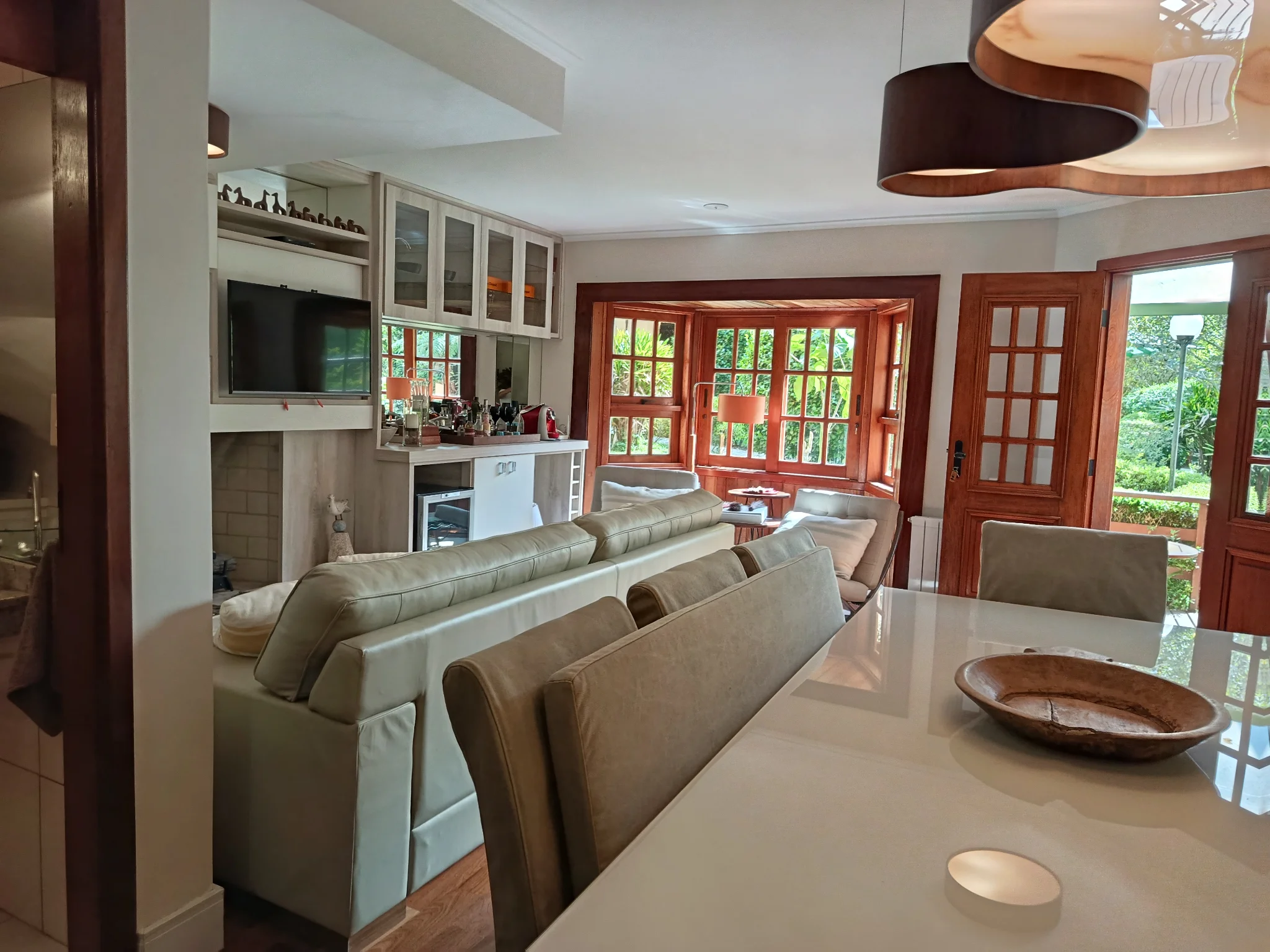 Casa à venda com 5 dormitórios no Condomínio Villagio Del Sole em Campos do Jordão/SP. 