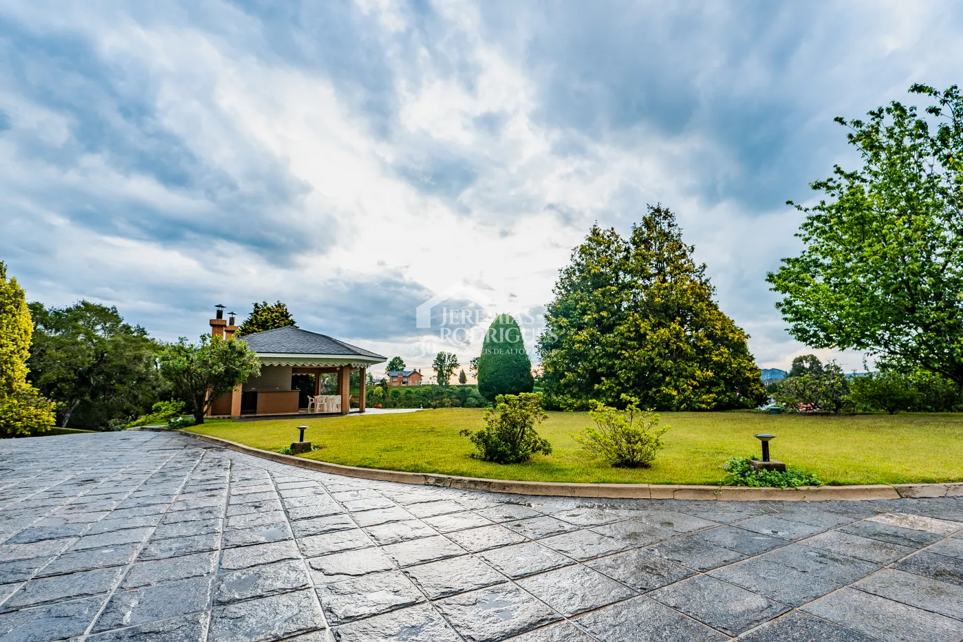 Casa com 4 suítes, 670 m² - Alto do Capivari - Campos do Jordão/SP.