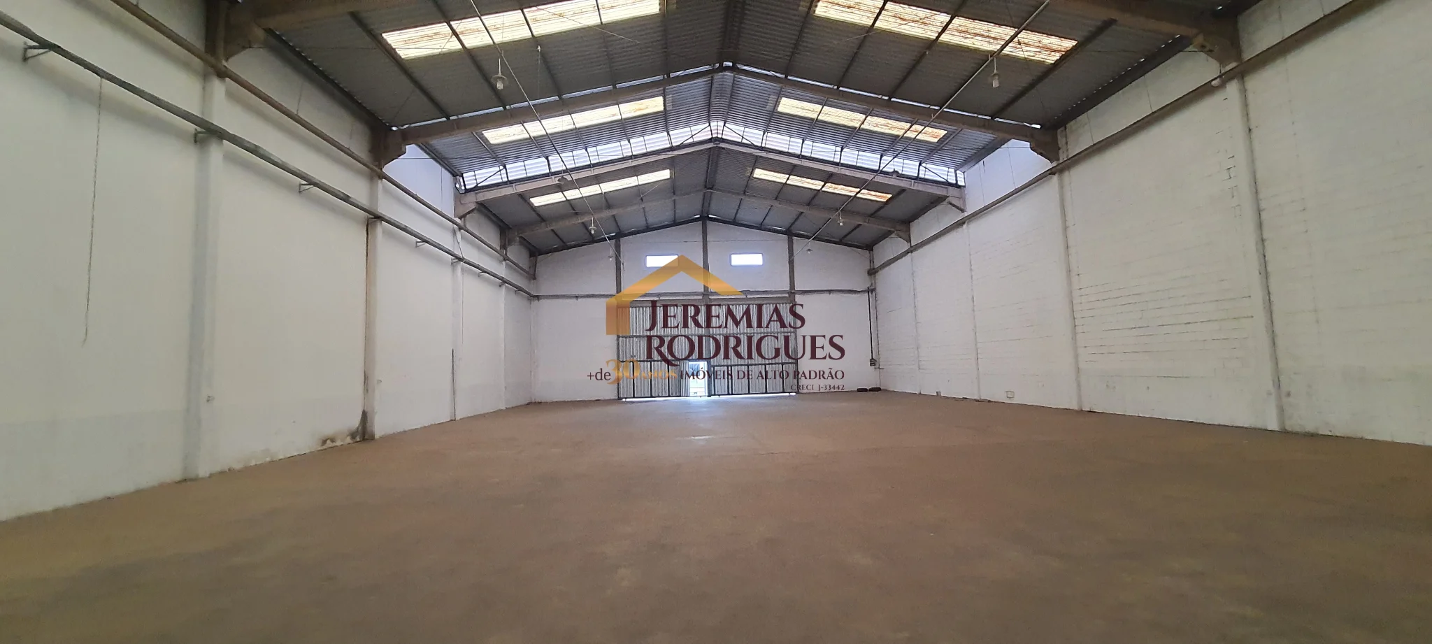 Galpão comercial para alugar em Pindamonhangaba/SP.