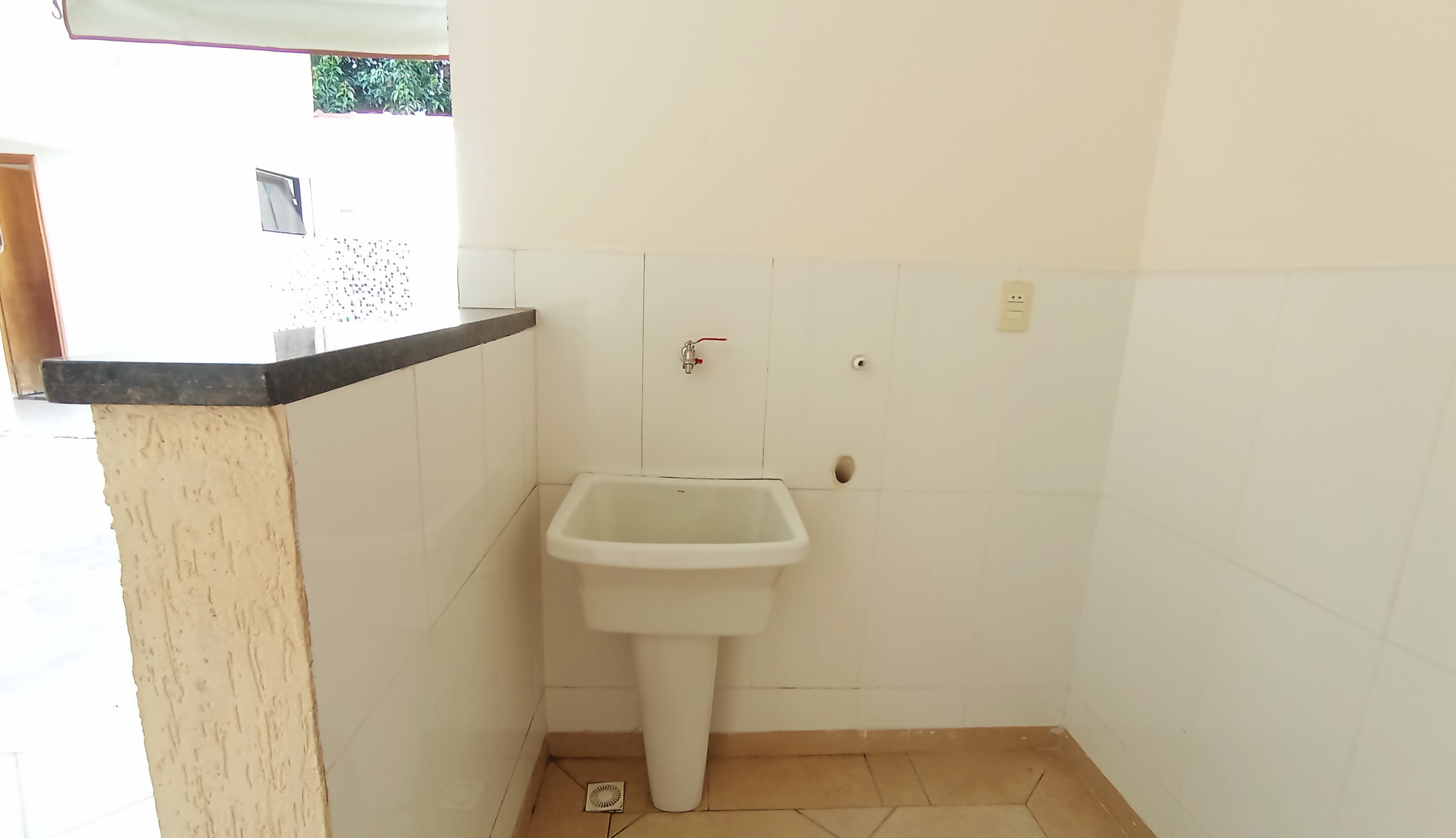 Casa à venda com 4 suítes no Condomínio Real Ville em Pindamonhangaba/SP. 