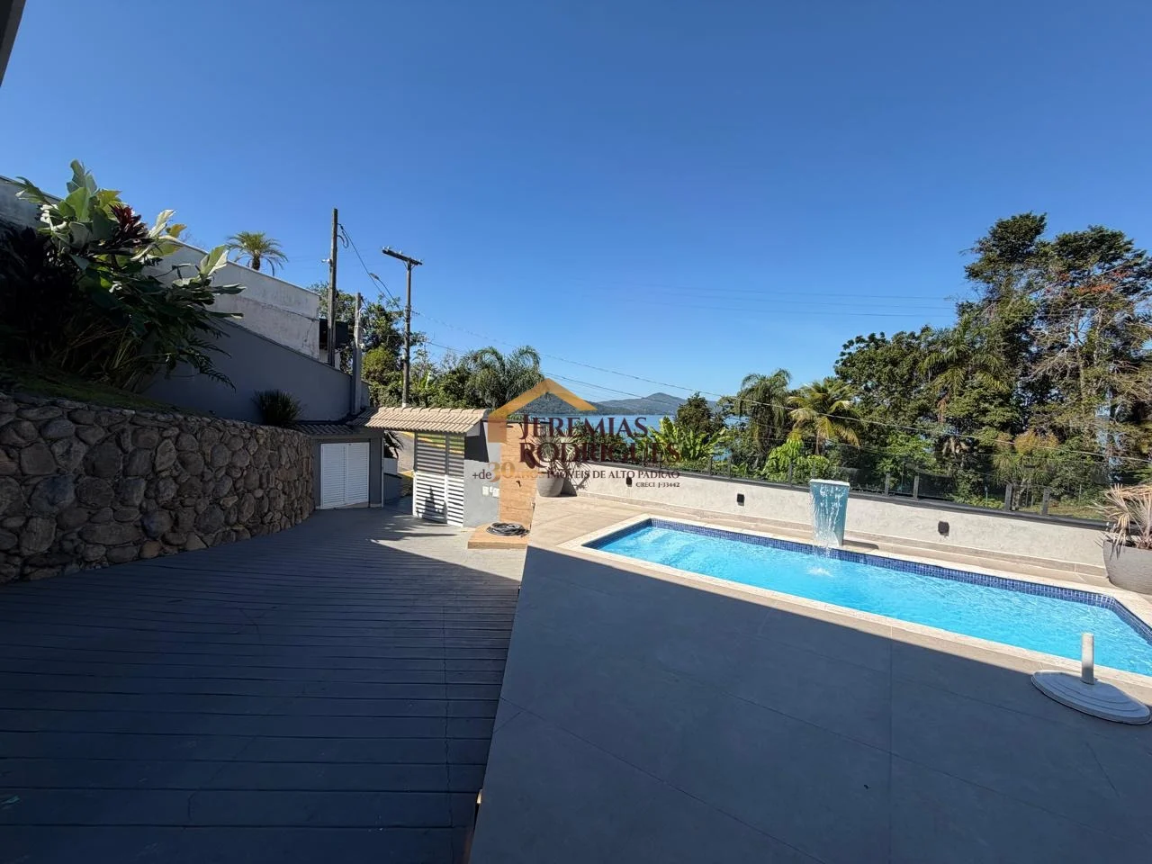 Casa à venda no Condomínio Santa Rita em Ubatuba/SP.