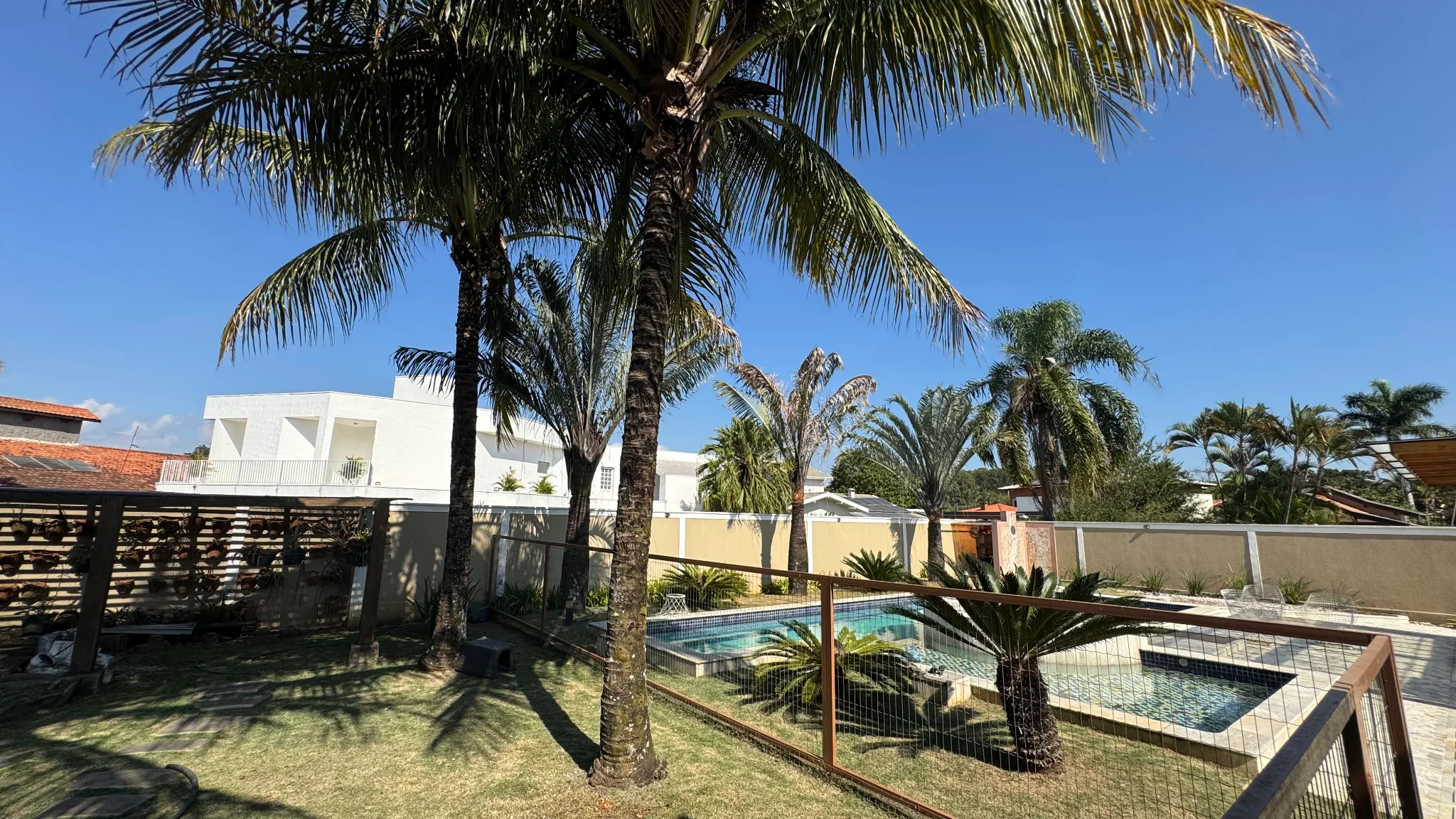 Casa com 4 suítes para venda e locação no Condomínio Village Paineiras em Pindamonhangaba/SP