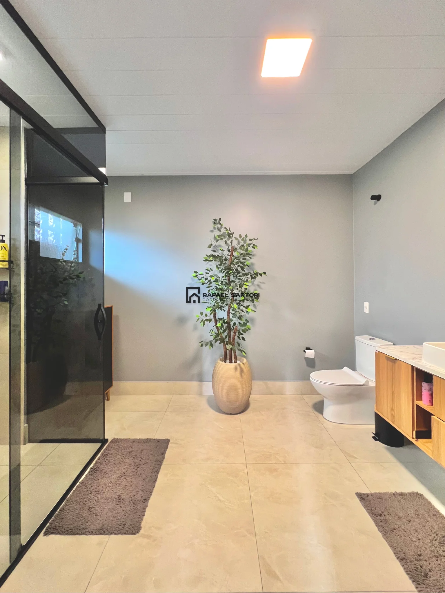 CASA COM 03 QUARTOS NO RAU