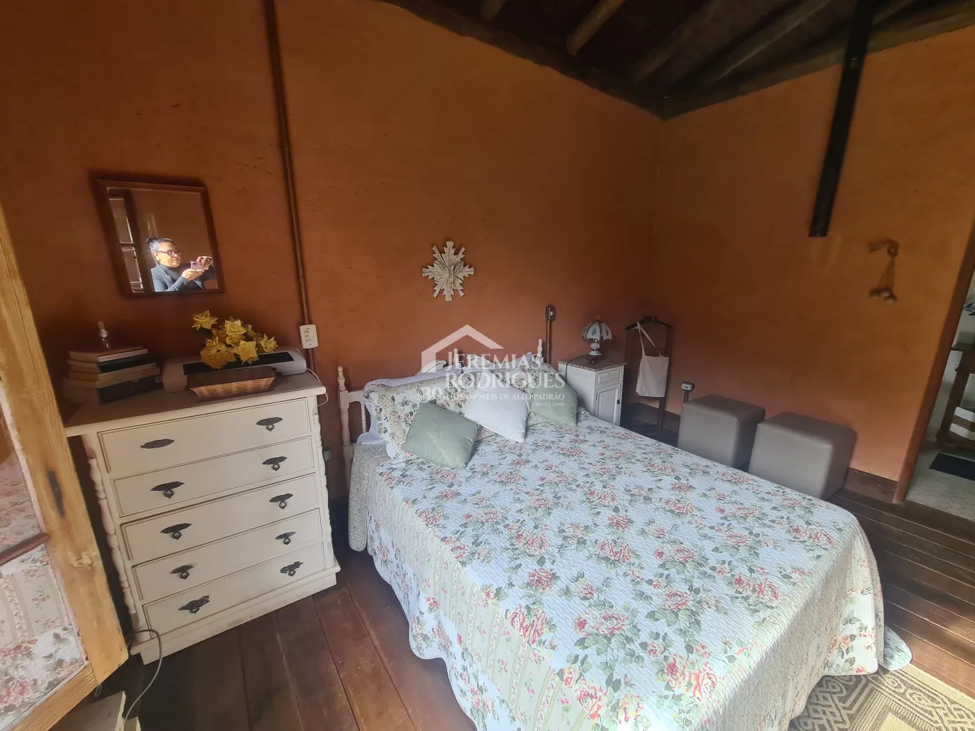 Chácara à venda com 400 m² no bairro Santa Cruz em Santo Antônio do Pinhal/SP.