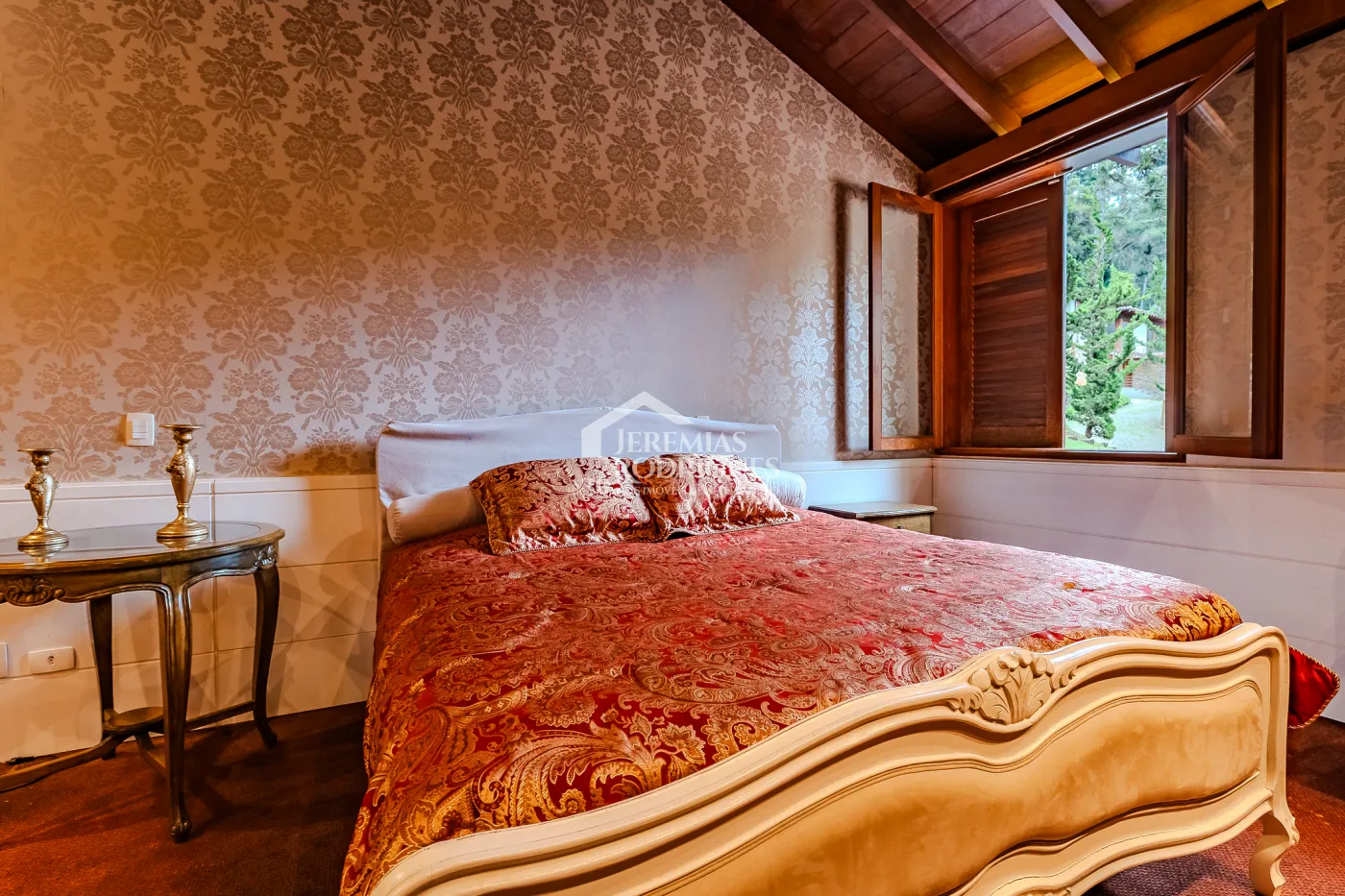 Casa para venda com 5 suítes no Condomínio Villandry em Campos do Jordão/SP