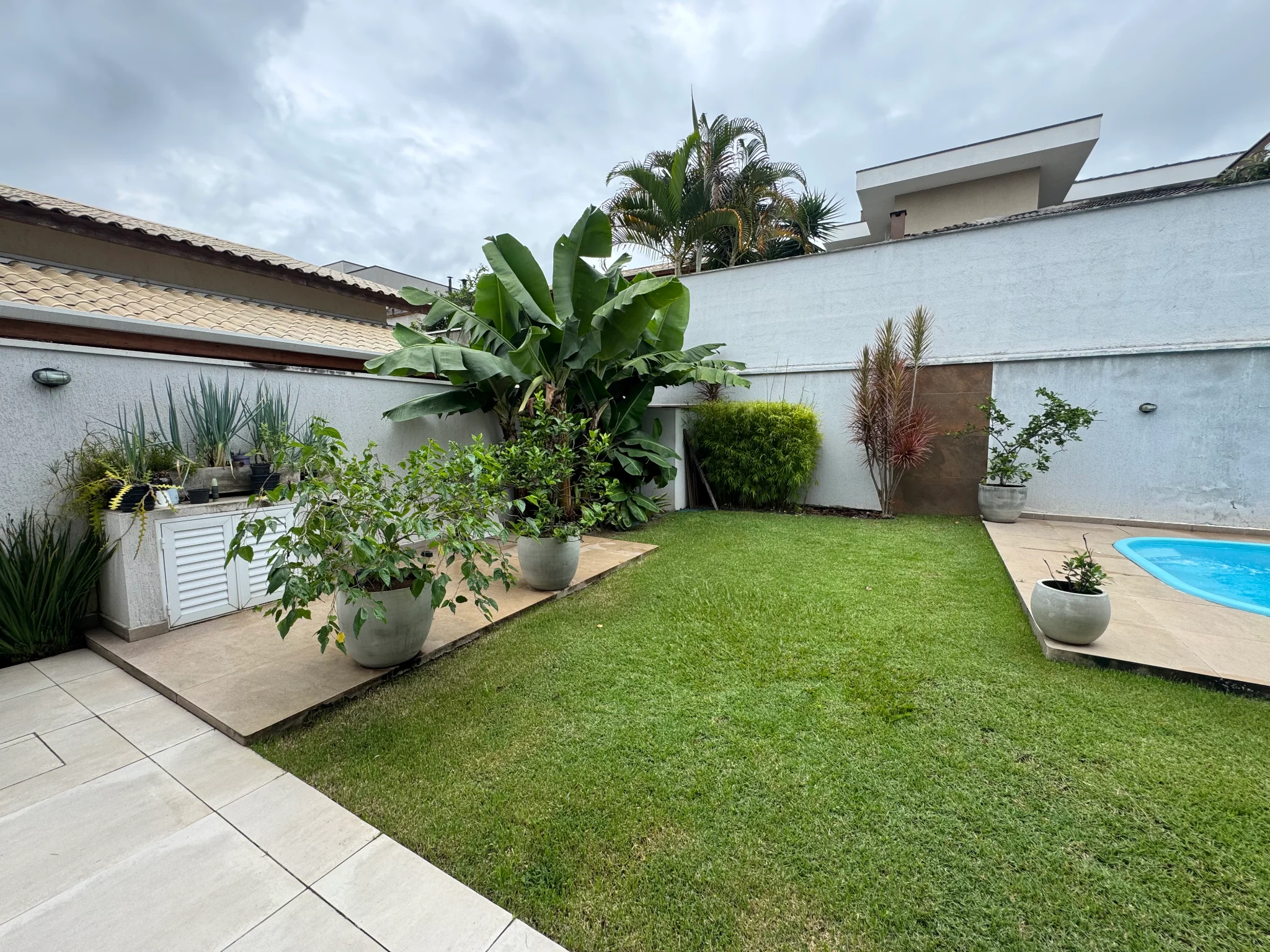 Casa à venda com 3 suítes no Condomínio Reserva dos Lagos em Pindamonhangaba/SP. 