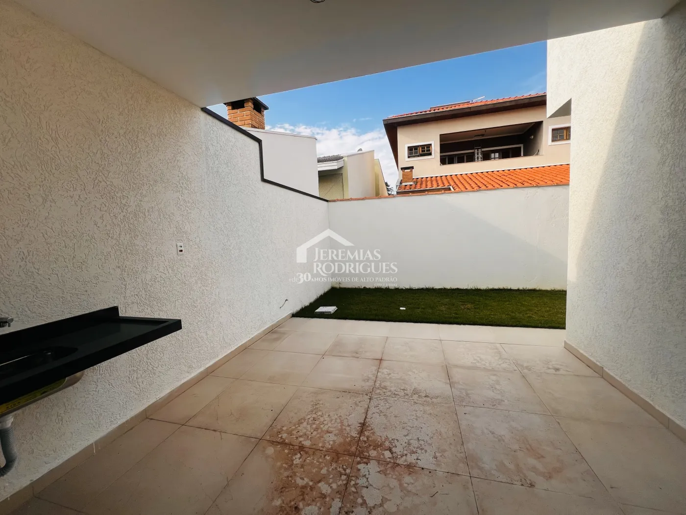 Casa à venda com 3 suítes no Condomínio Campos do Conde I em Tremembé/SP