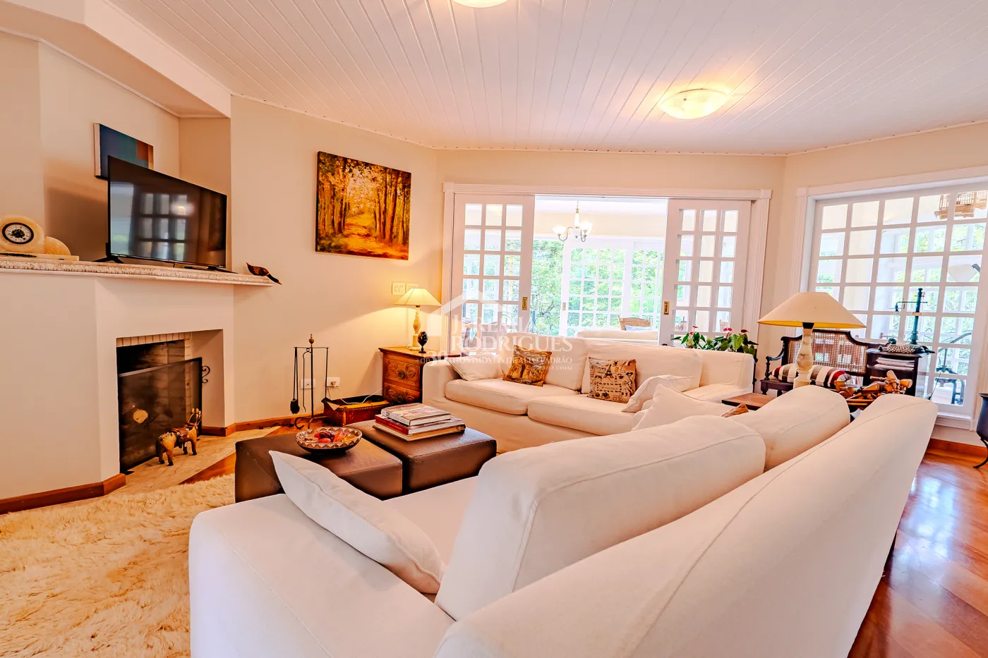 Casa com 6 suítes, 700 m² - Condomínio Vila Simonsen - Campos do Jordão/SP.