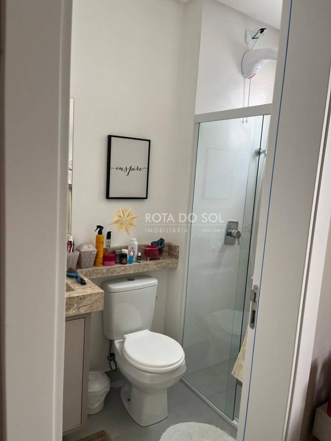 Residencial La Victoria apartamento 3 Suítes e 3 Vagas em Meia Praia Itapema SC