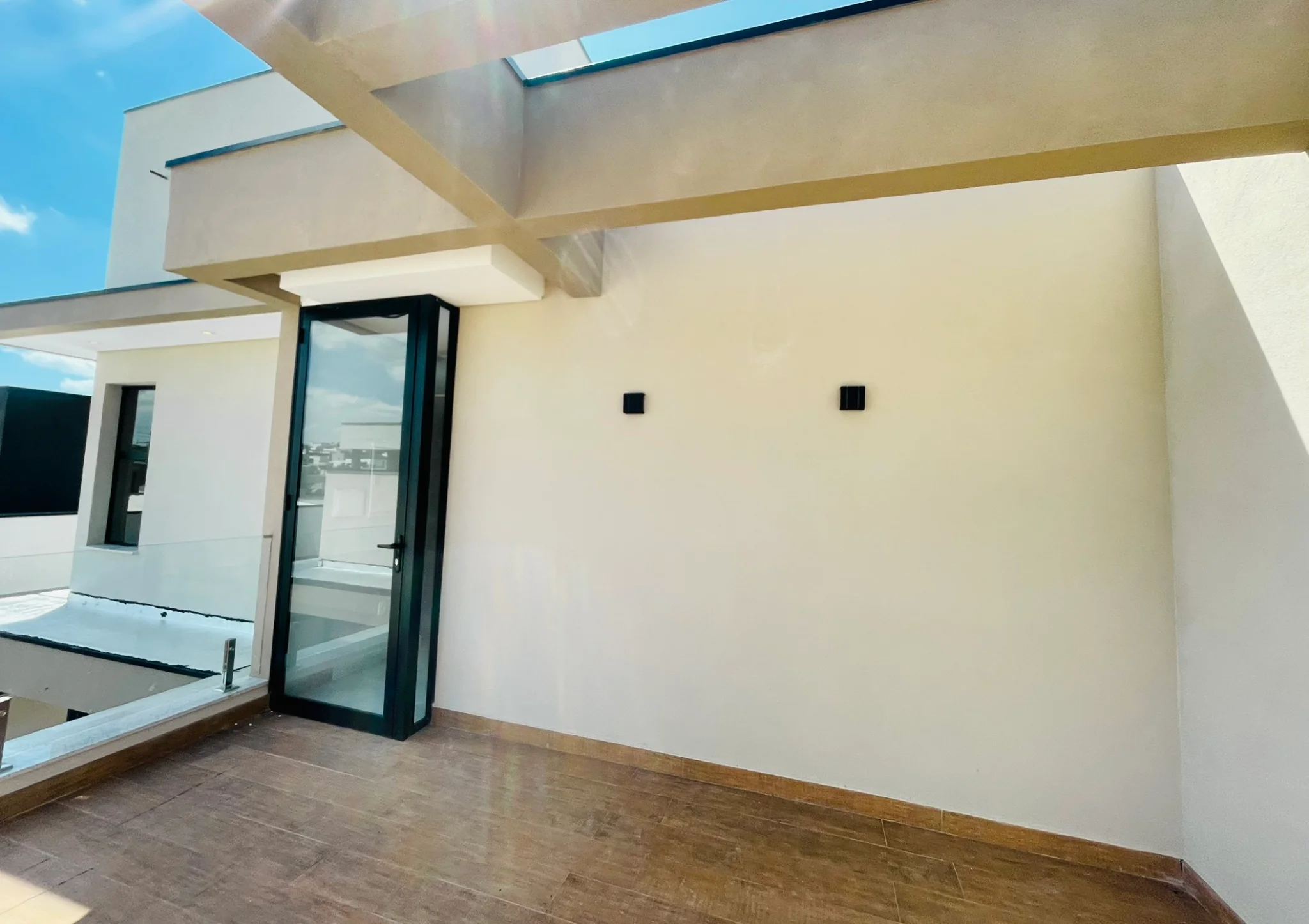 Casa para venda e locação com 3 dormitórios no Condomínio Terras do Vale em Caçapava/SP. 