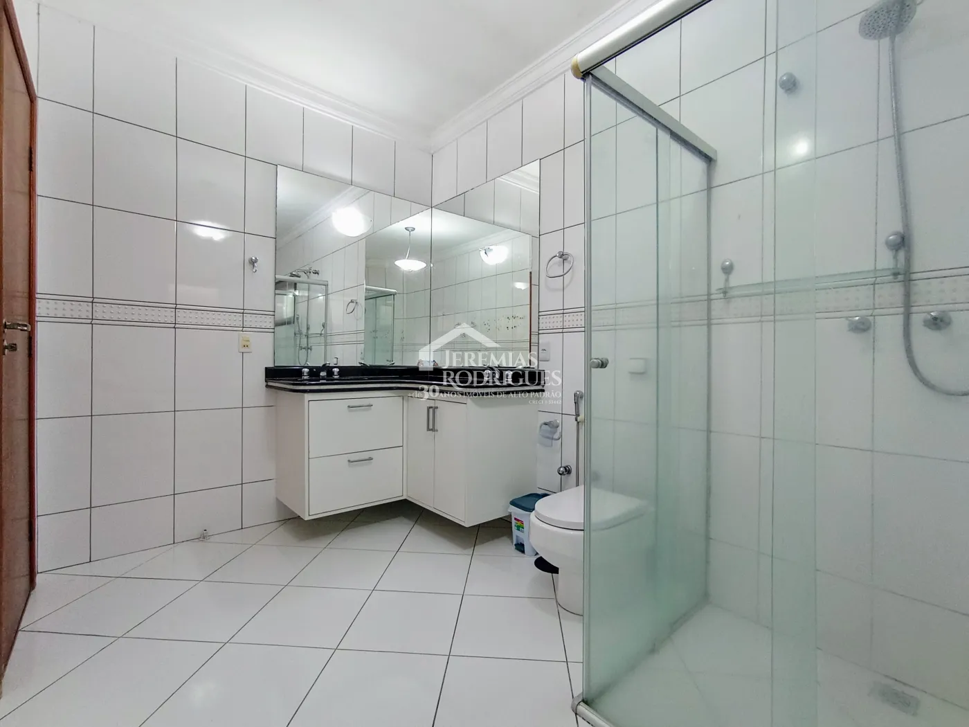 Casa para venda e locação com 3 dormitórios no Condomínio Taubaté Village em Taubaté/SP