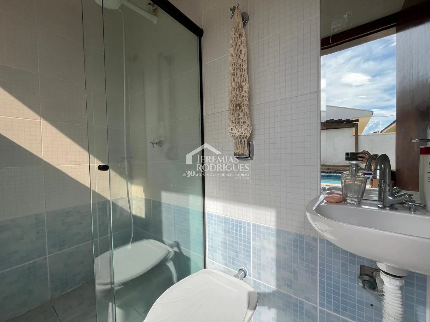 Casa à venda com 4 suítes no Condomínio Taubaté Village em Taubaté/SP.