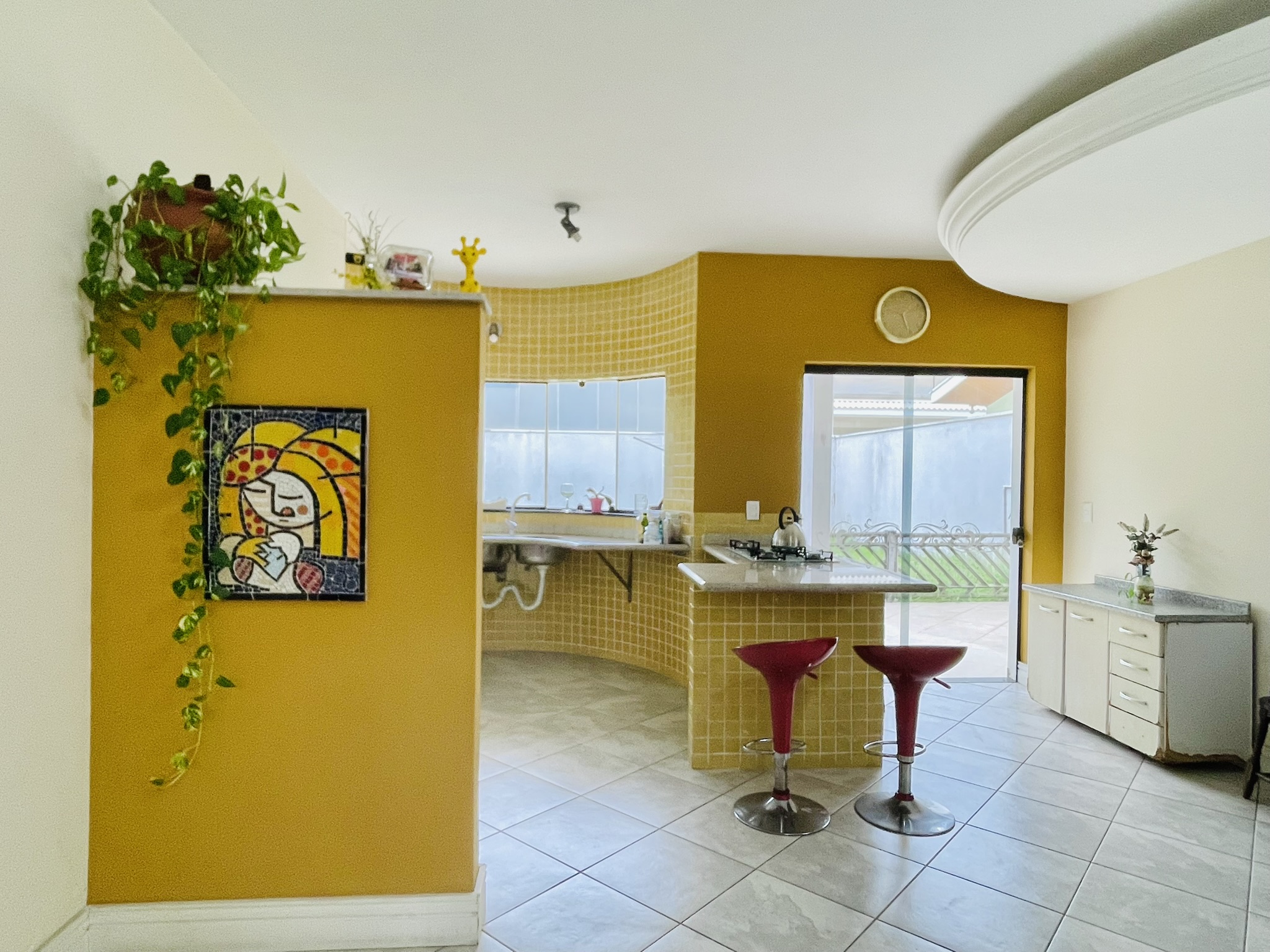 Casa à venda com 4 dormitórios no Condomínio Jardim das Hortênsias em Taubaté/SP.