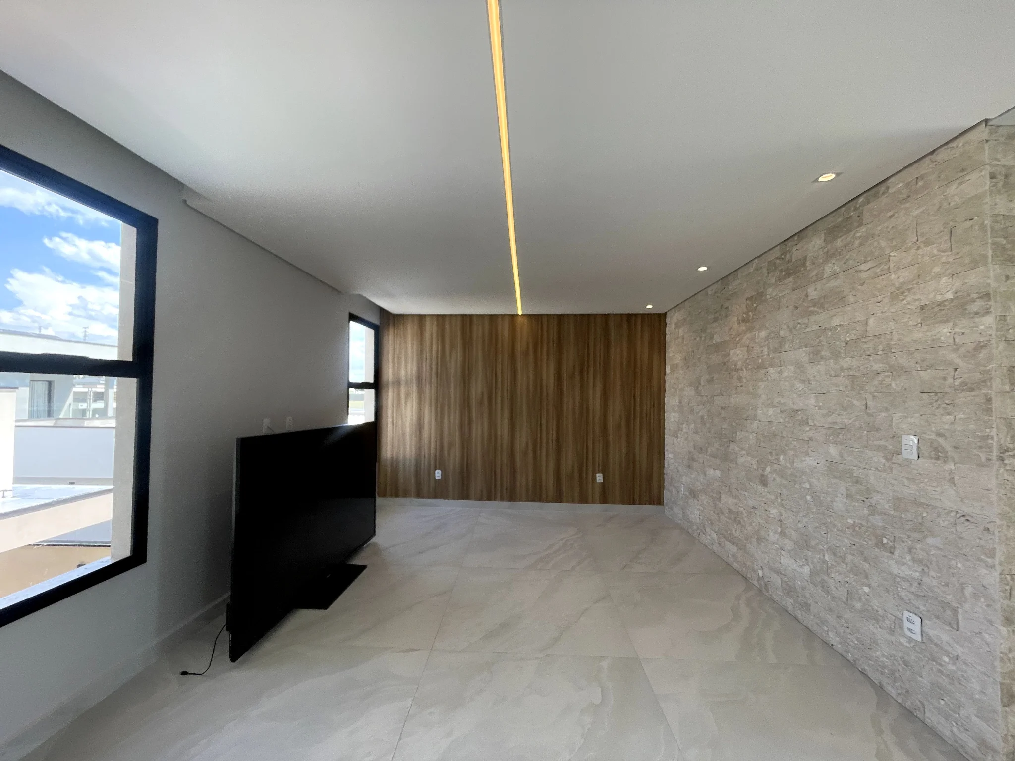 Casa para venda e locação com 3 dormitórios no Condomínio Terras do Vale em Caçapava/SP. 