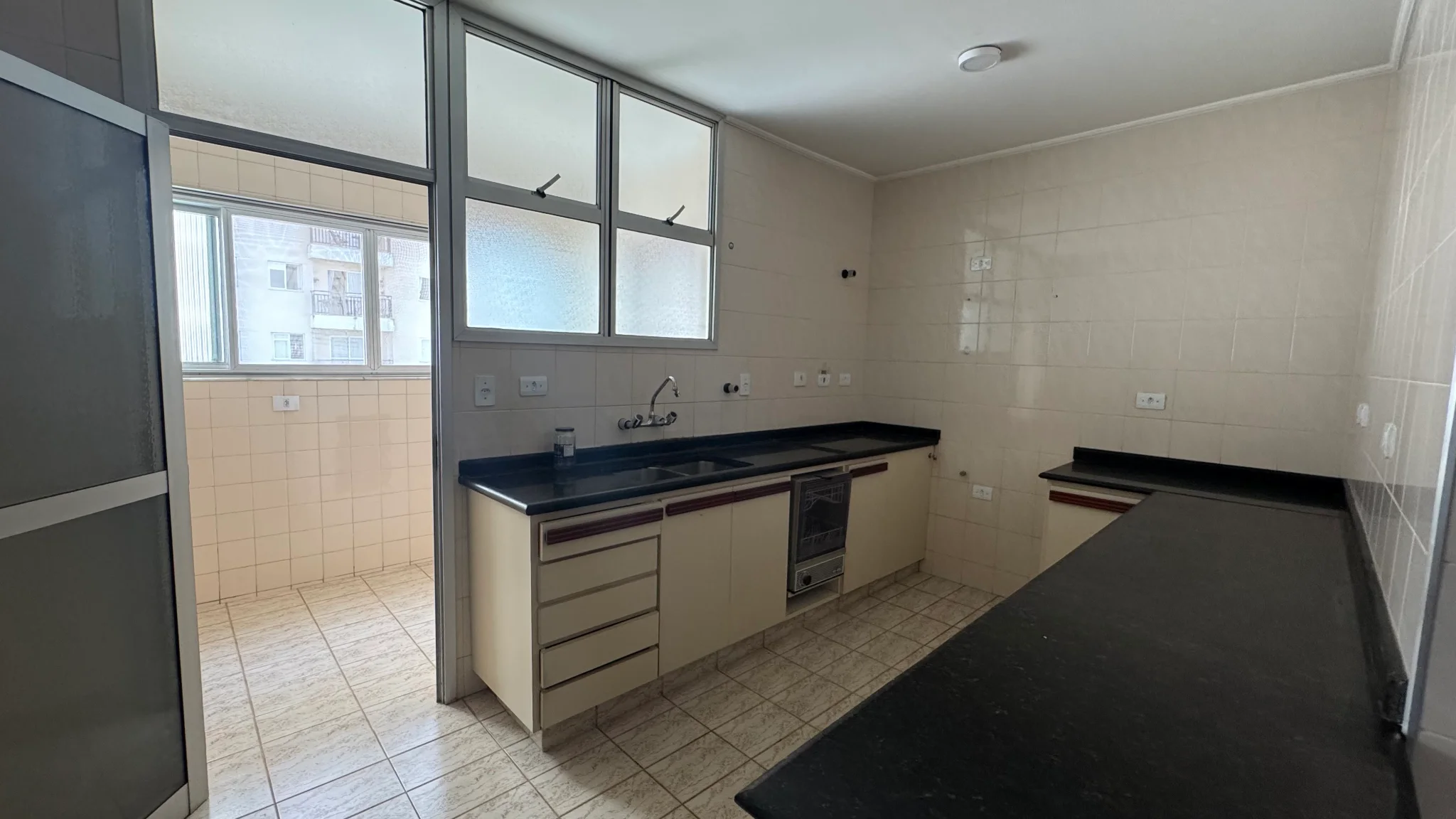 Apartamento para venda e locação no Edifício Serra da Mantiqueira em Pindamonhangaba/SP. 