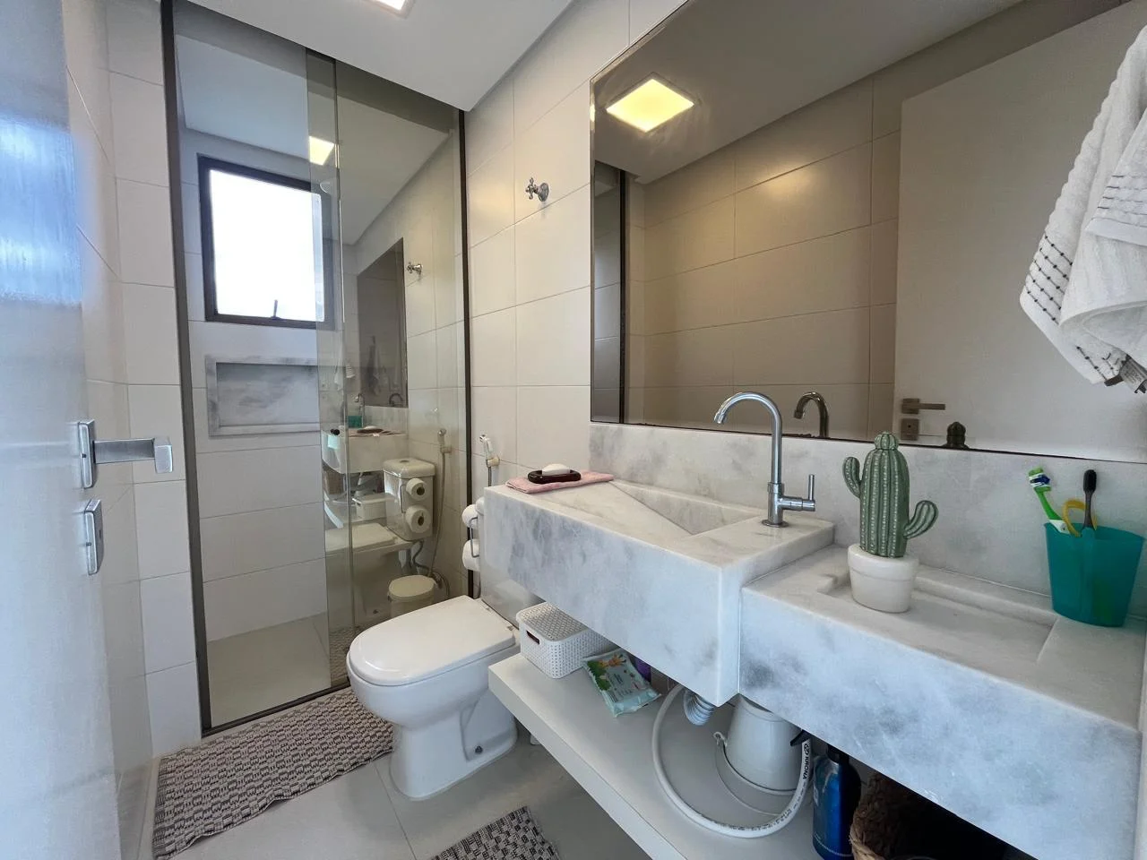 Apartamento à venda com 4 dormitórios, 260 m² no Edifício Recanto dos Nobres em Ubatuba/SP. 